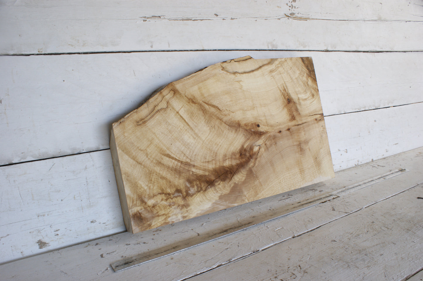 (474) AIR DRIED SYCAMORE, HARDWOOD 628 L x 372-241 W x 62 D (mm)
