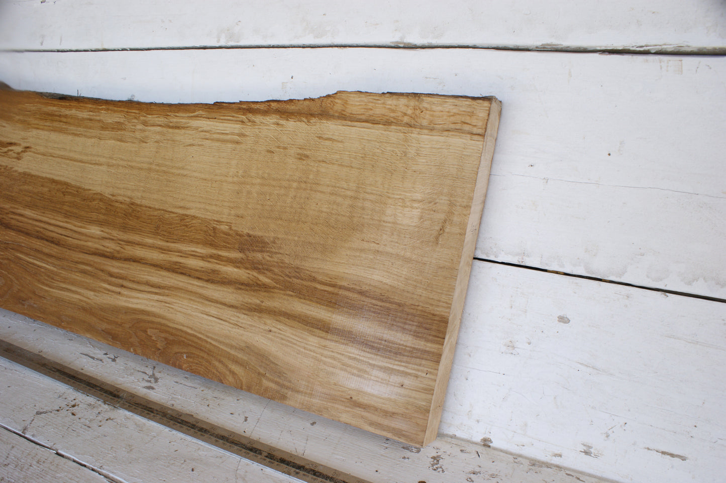 (481) AIR DRIED ENGLISH OAK, HARD WOOD 909 L x 354 - 331 W x 42 D (mm)