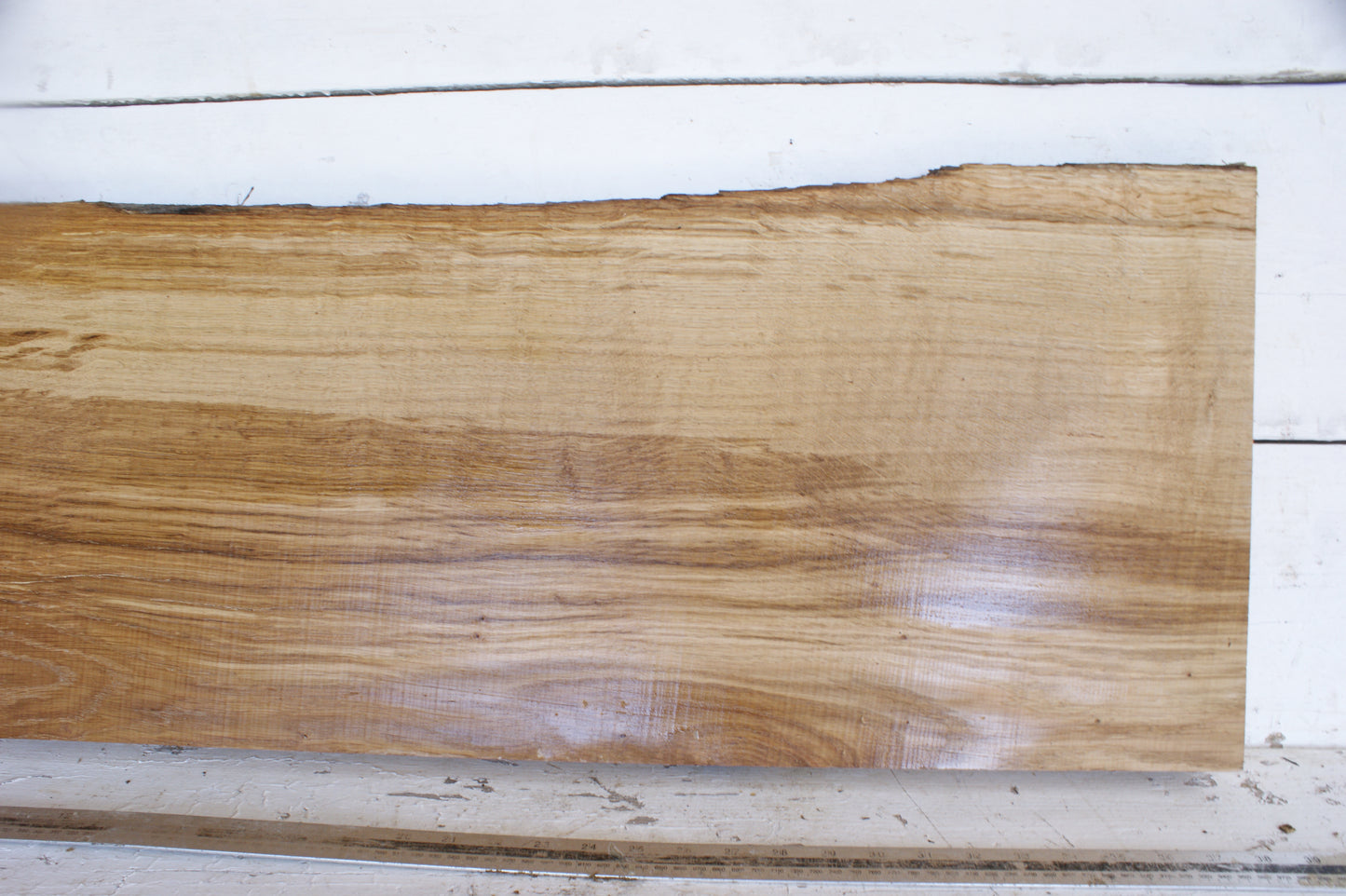 (481) AIR DRIED ENGLISH OAK, HARD WOOD 909 L x 354 - 331 W x 42 D (mm)