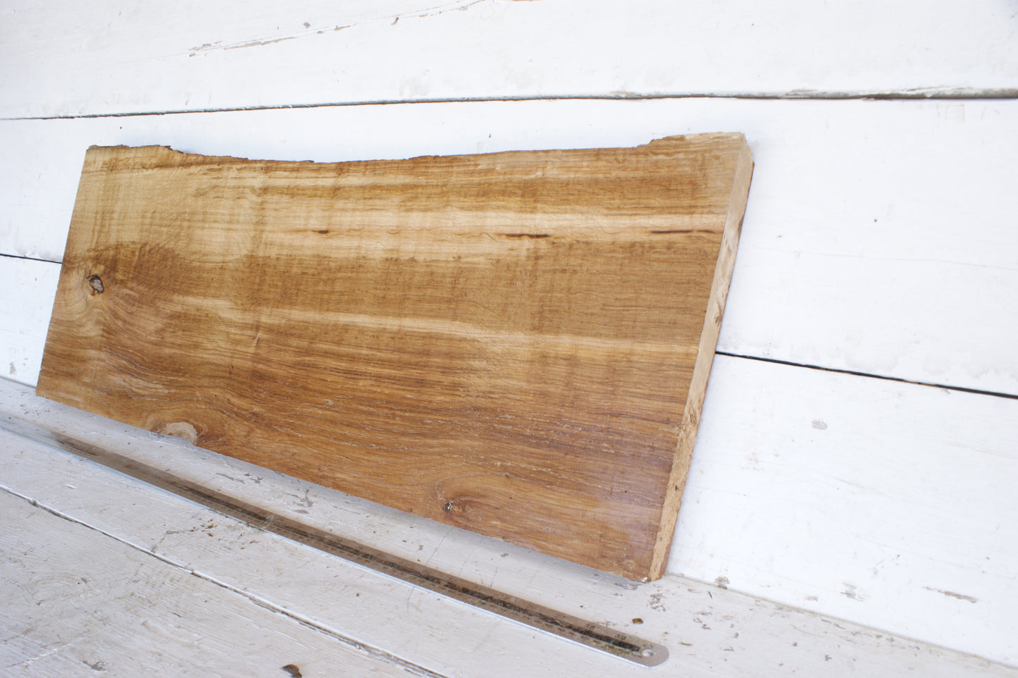 (481) AIR DRIED ENGLISH OAK, HARD WOOD 909 L x 354 - 331 W x 42 D (mm)