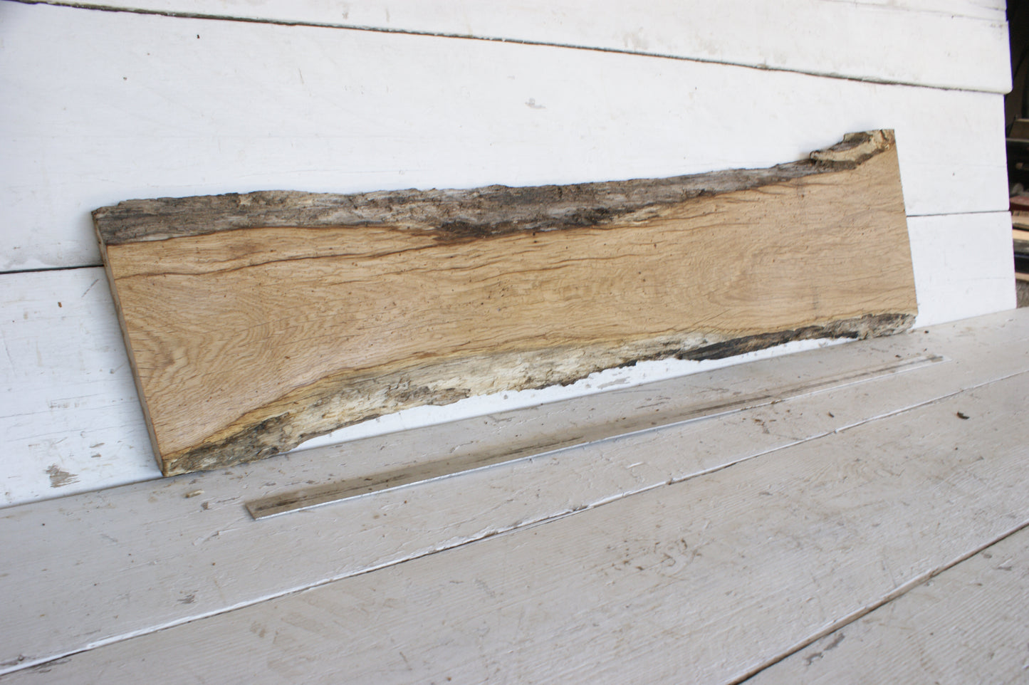 (483) AIR DRIED ENGLISH OAK, HARD WOOD 1164 L x 333 - 222 W x 34 D (mm)