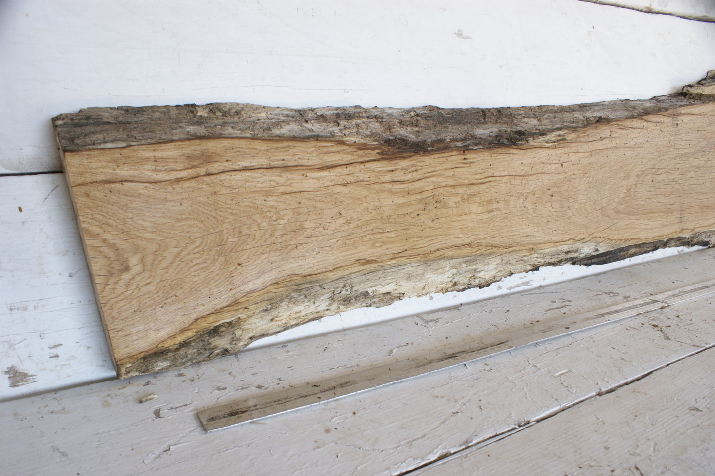 (483) AIR DRIED ENGLISH OAK, HARD WOOD 1164 L x 333 - 222 W x 34 D (mm)