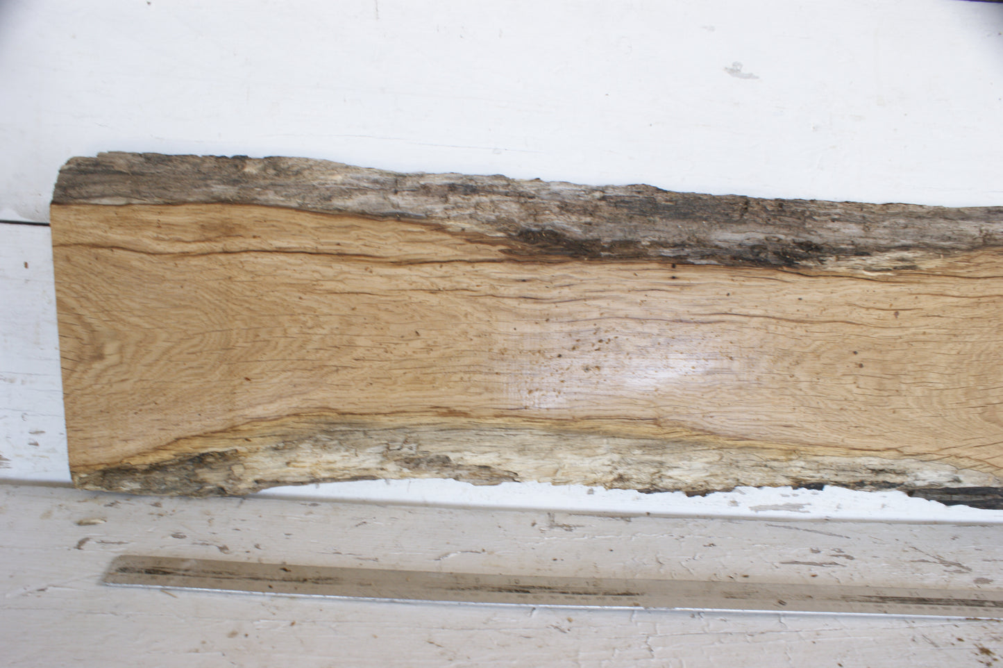 (483) AIR DRIED ENGLISH OAK, HARD WOOD 1164 L x 333 - 222 W x 34 D (mm)