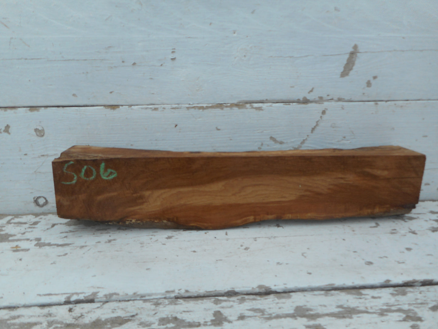 Brown Oak 568 L x 118-95 W x 92 D (mm) (506)