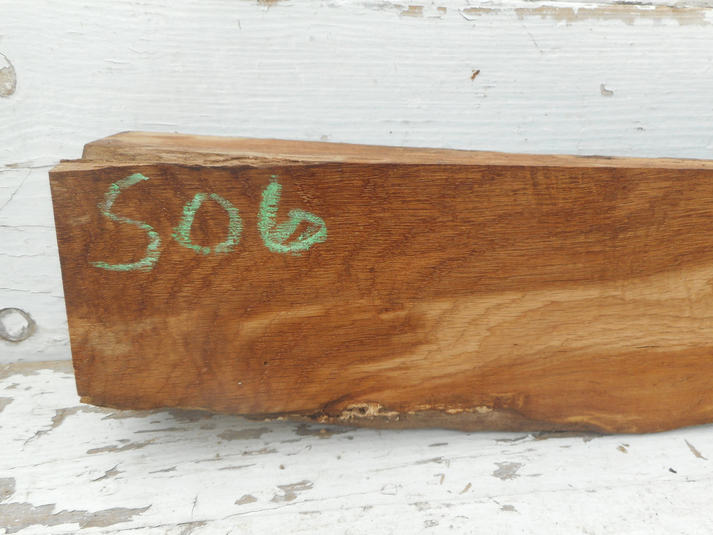 Brown Oak 568 L x 118-95 W x 92 D (mm) (506)