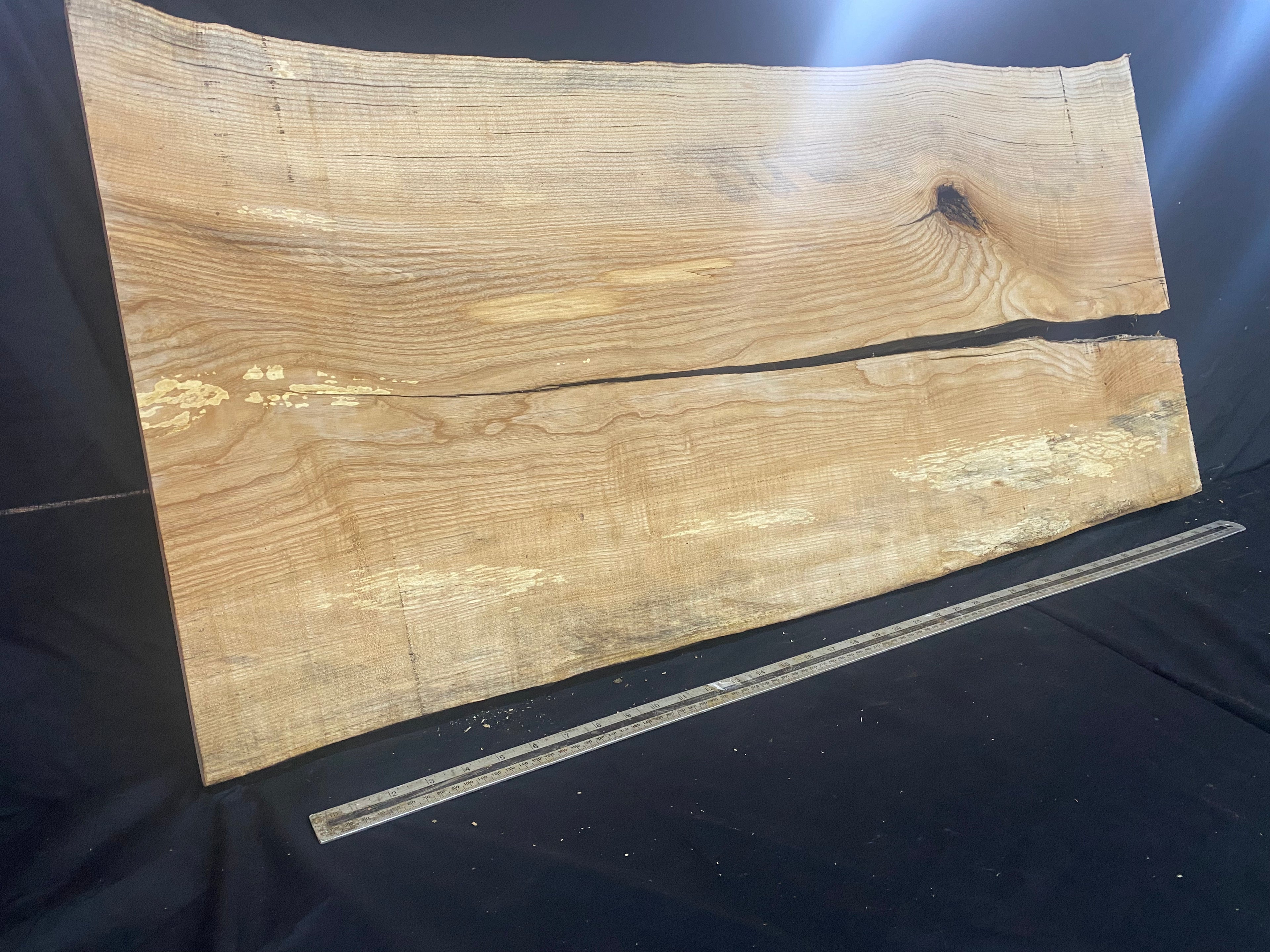 Ash hardwood coffee table top, 1092 L x 516 W x 29 D mm     (253)