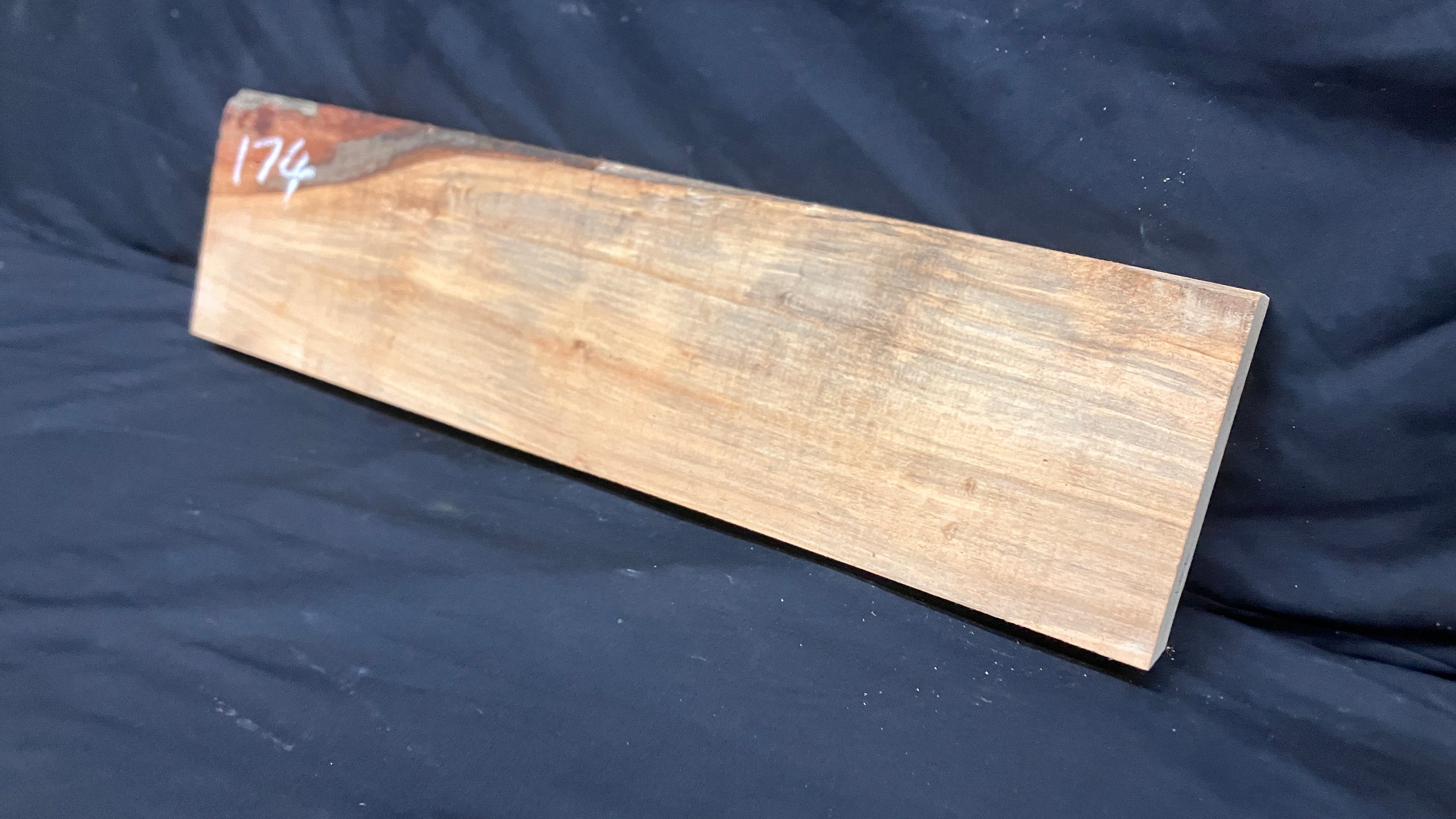 Wood carving lime plank 587 L x 153 W x 44 D (mm)    (174)