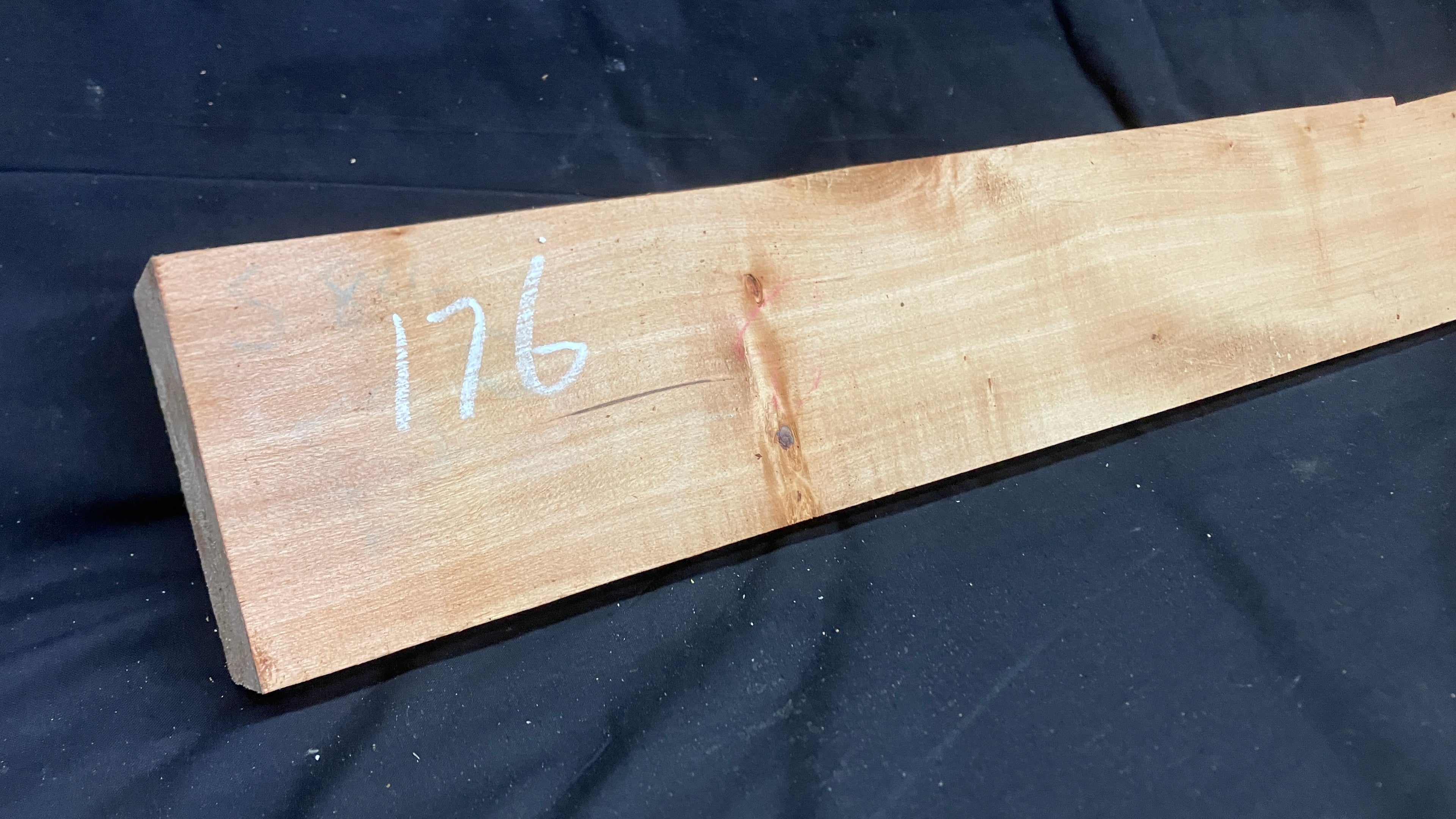 Wood carving lime plank 767 L x 102 W x 42 D (mm)    (176)