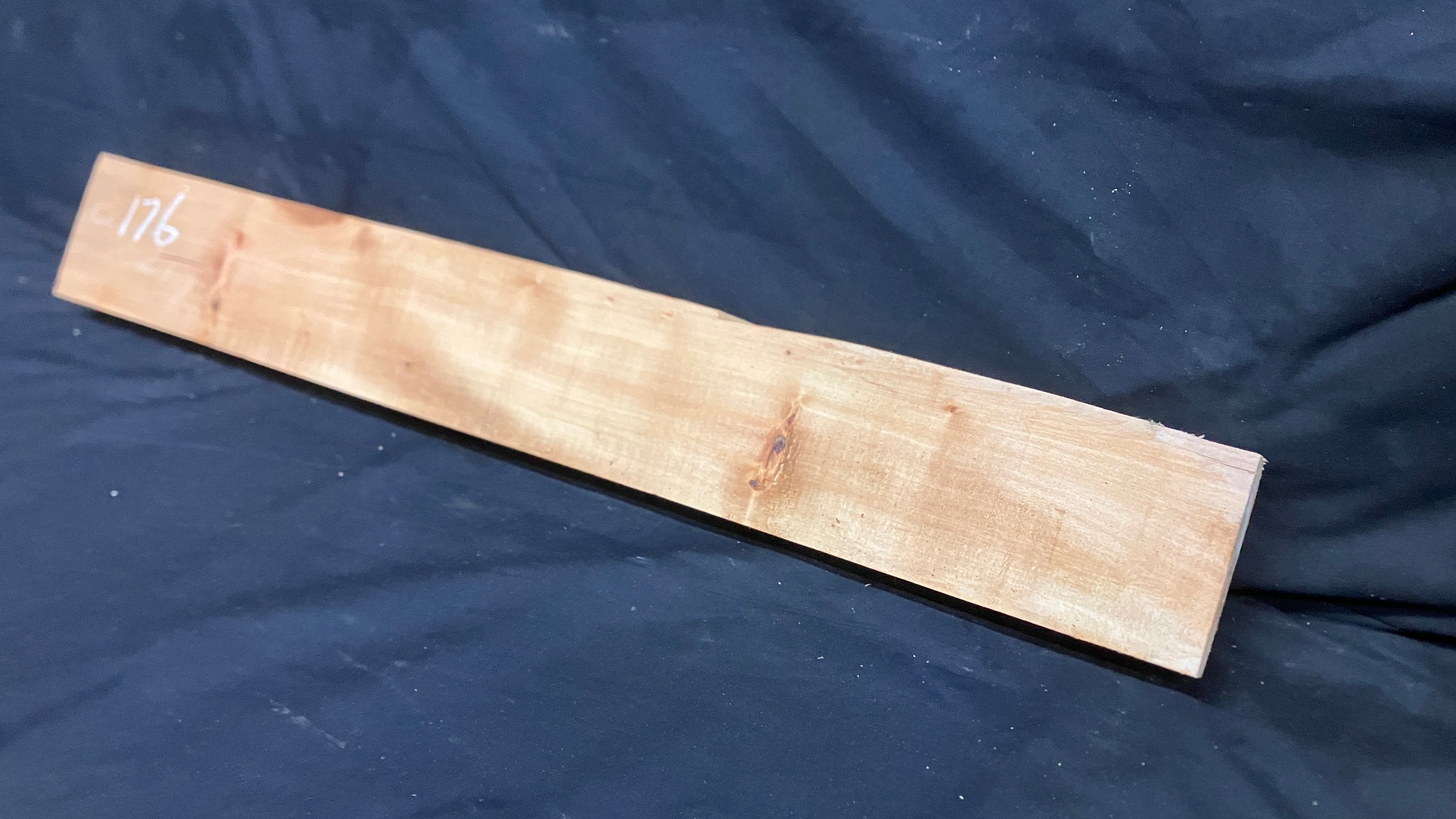 Wood carving lime plank 767 L x 102 W x 42 D (mm)    (176)