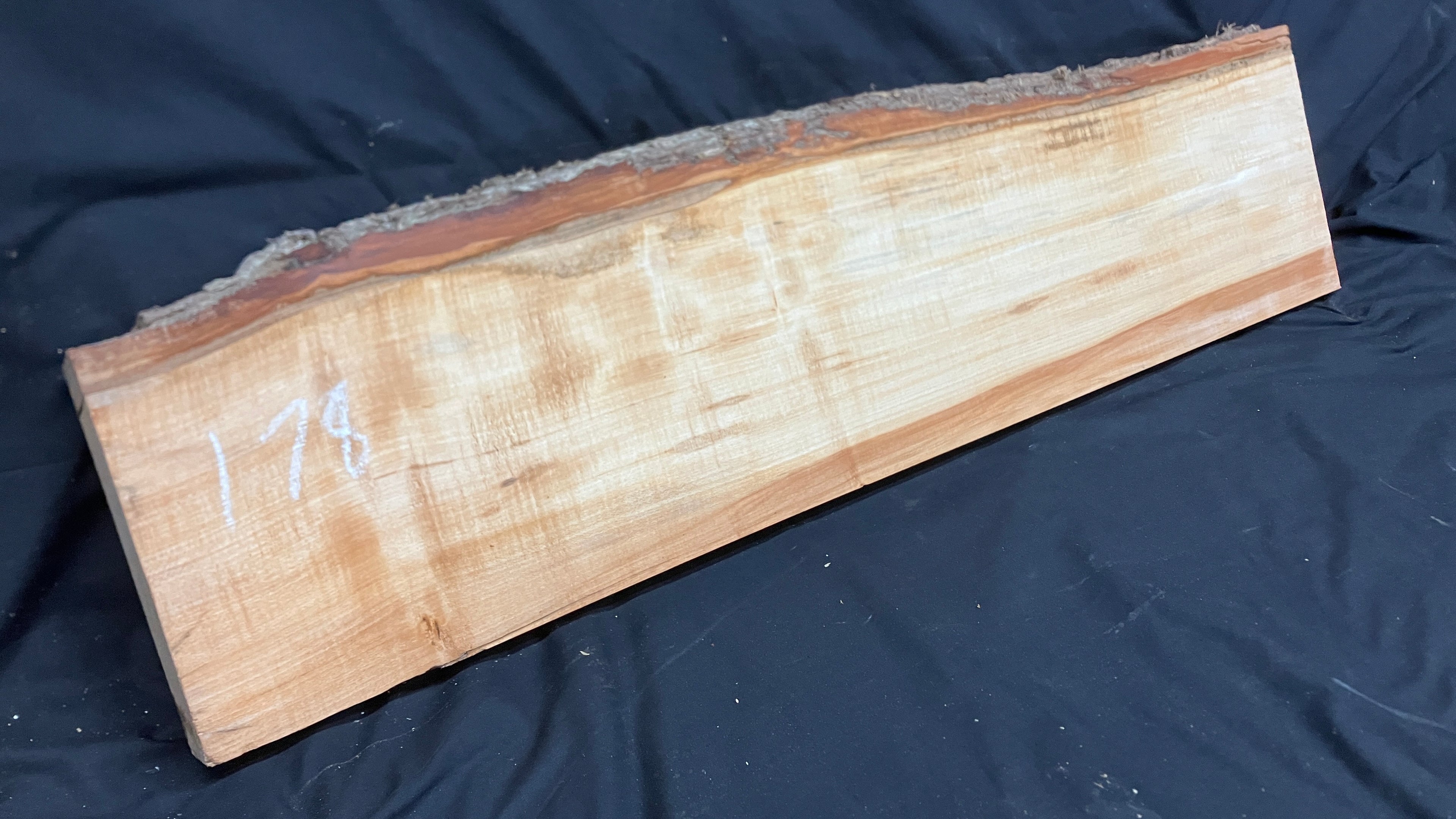 Wood carving lime plank 984 L x 211 W x 43 D (mm)    (178)