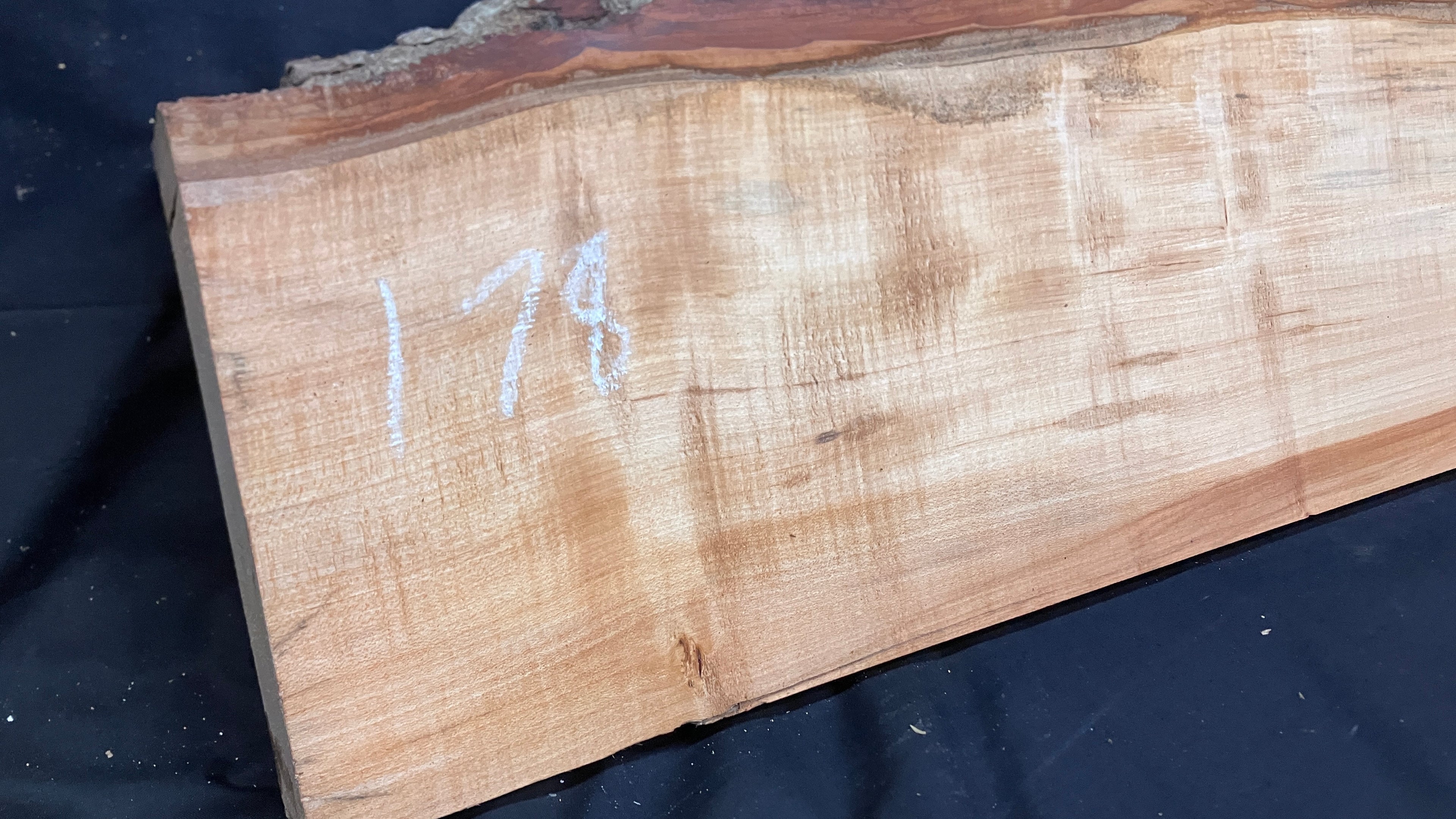 Wood carving lime plank 984 L x 211 W x 43 D (mm)    (178)