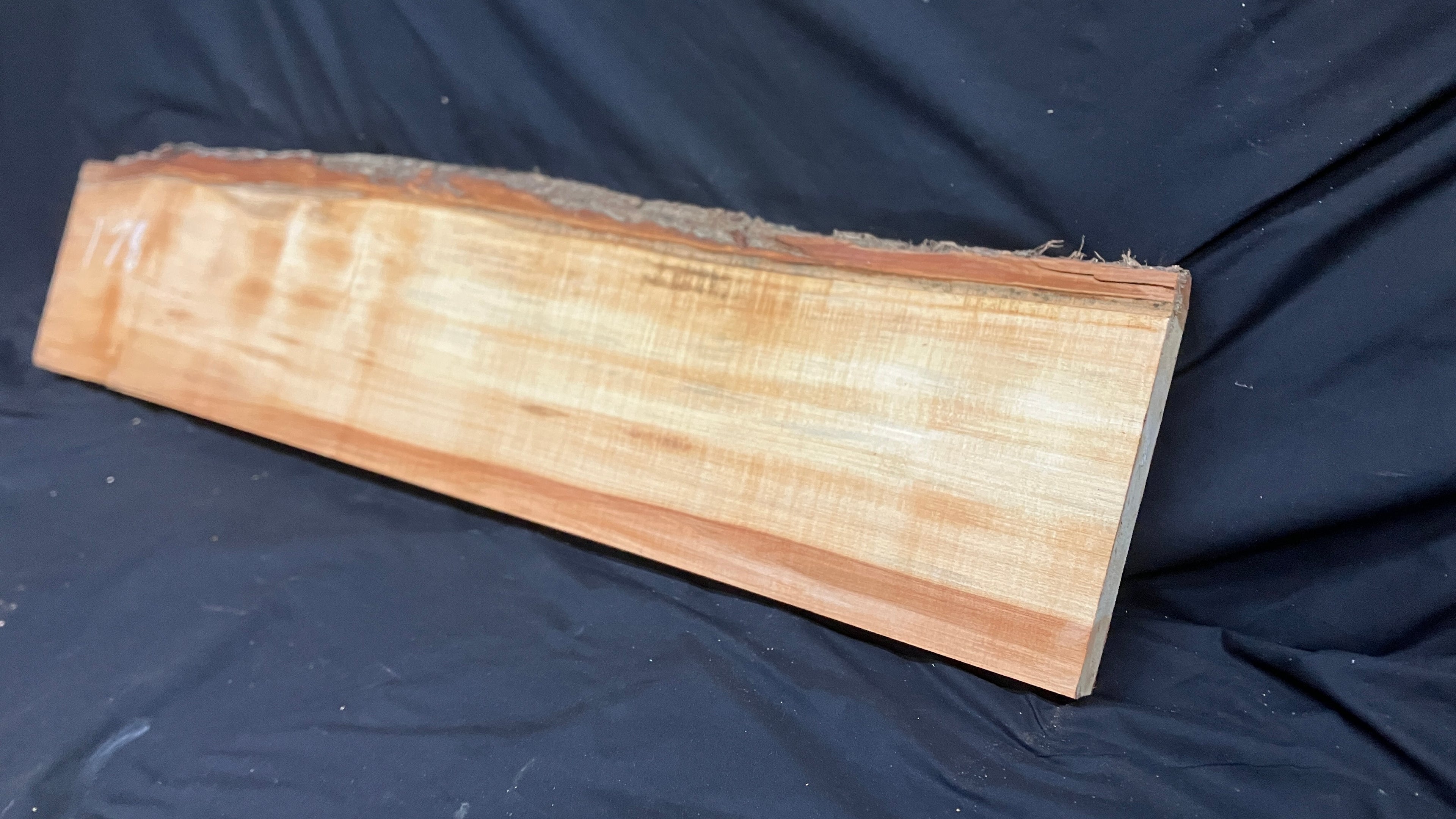 Wood carving lime plank 984 L x 211 W x 43 D (mm)    (178)