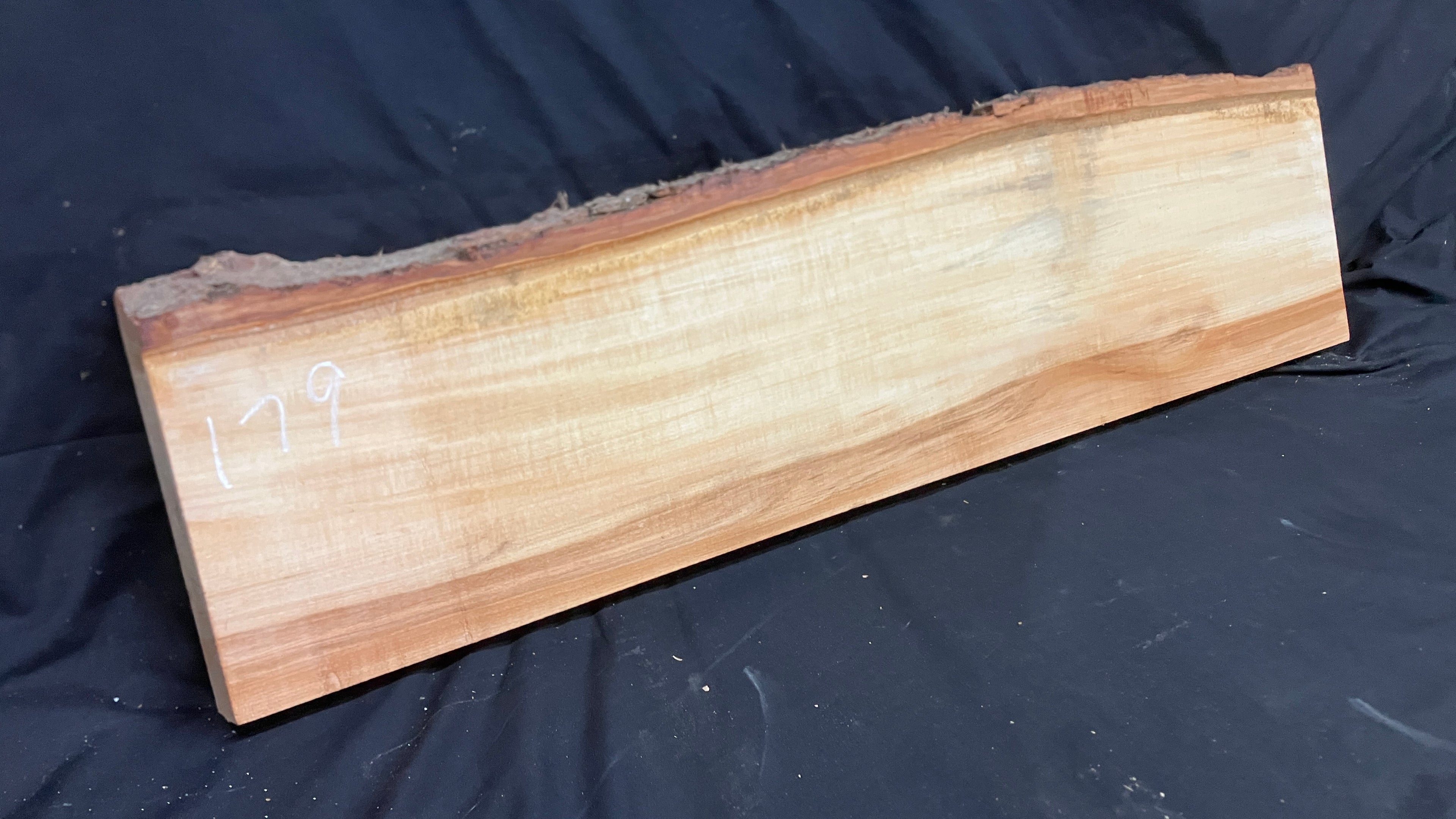 Wood carving lime plank 997 L x 219 W x 43 D (mm)    (179)