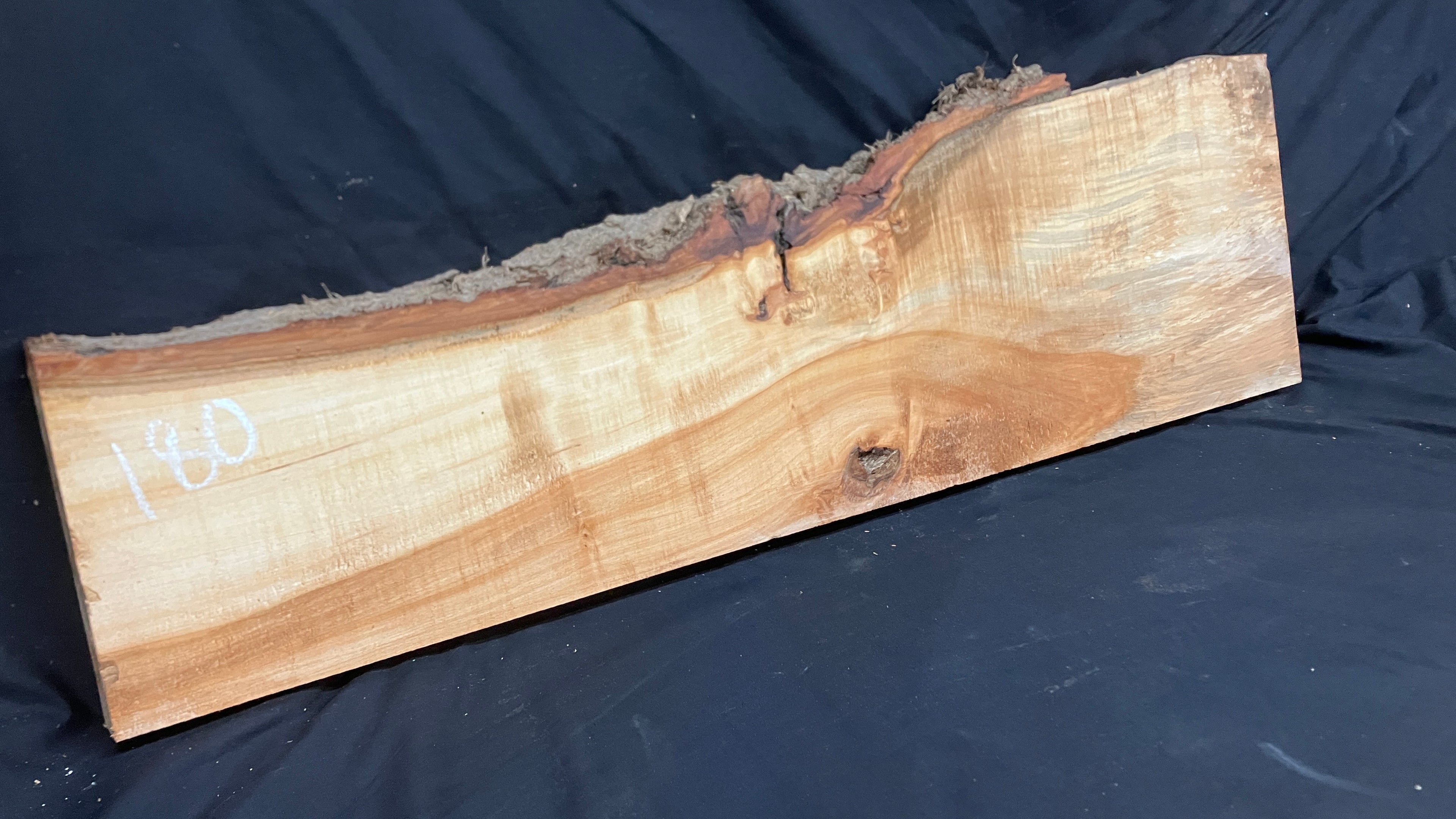 Wood shelf lime plank 1014 L x 301 W x 44 D (mm)    (180)