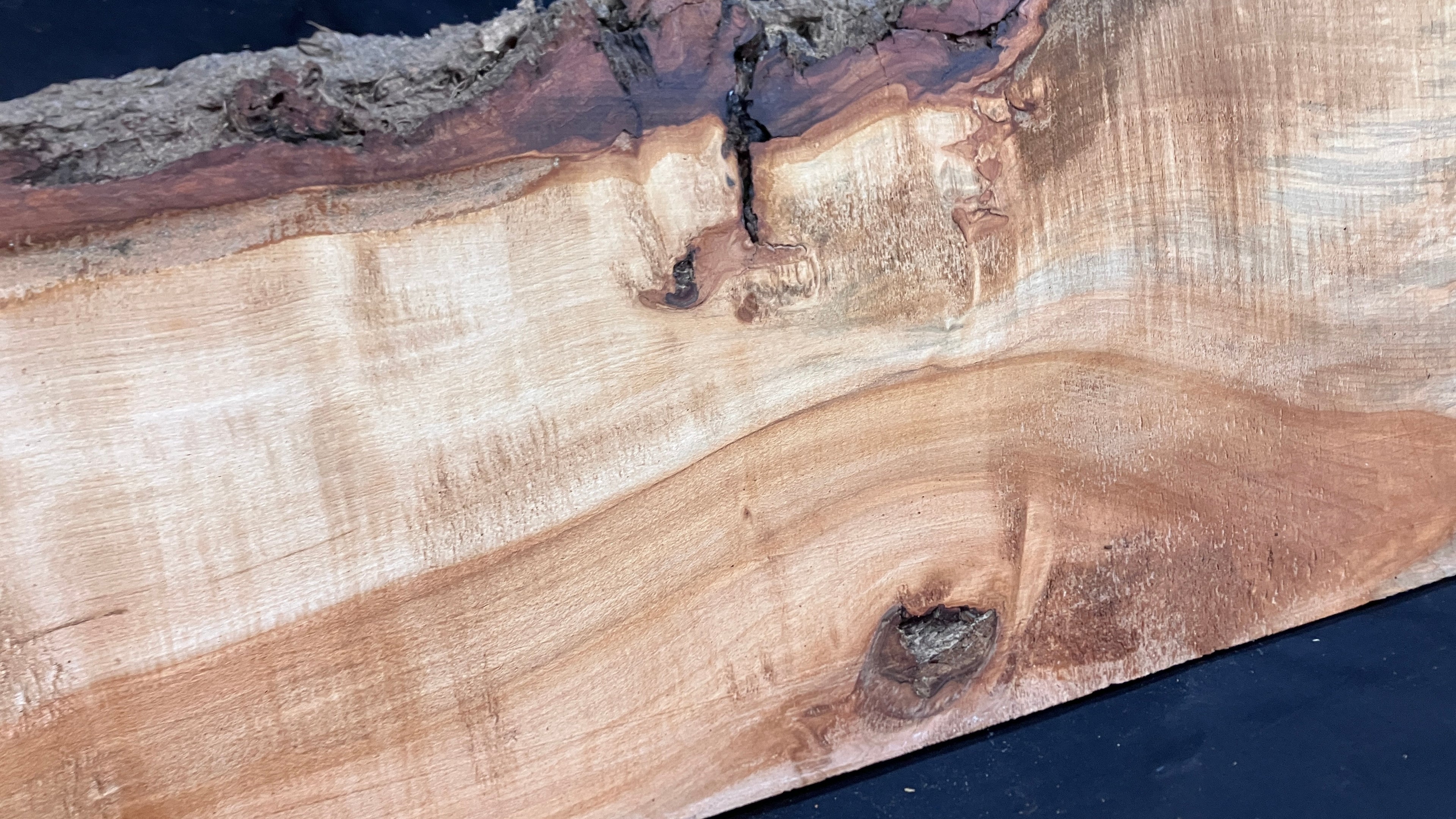 Wood shelf lime plank 1014 L x 301 W x 44 D (mm)    (180)