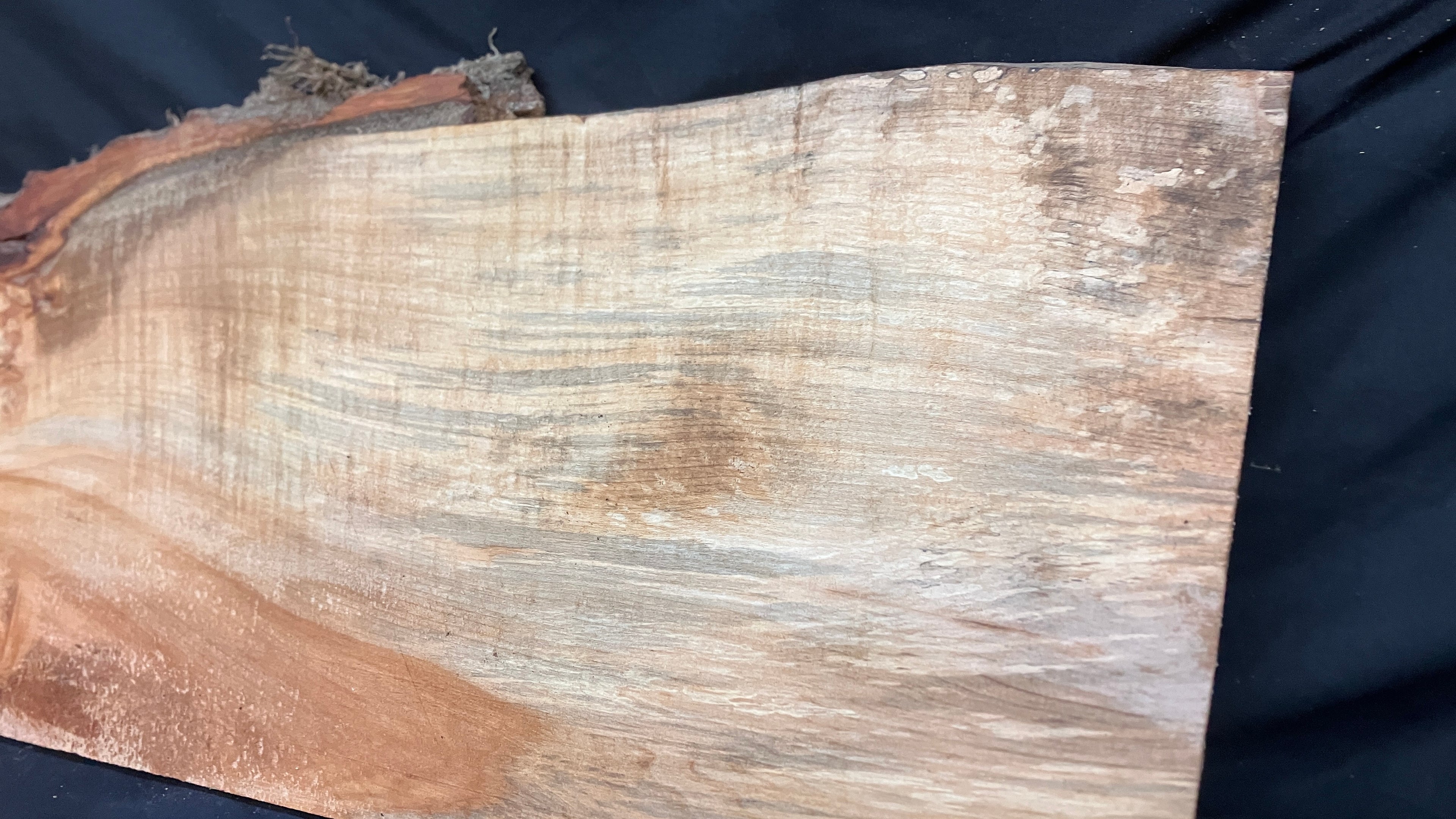 Wood shelf lime plank 1014 L x 301 W x 44 D (mm)    (180)