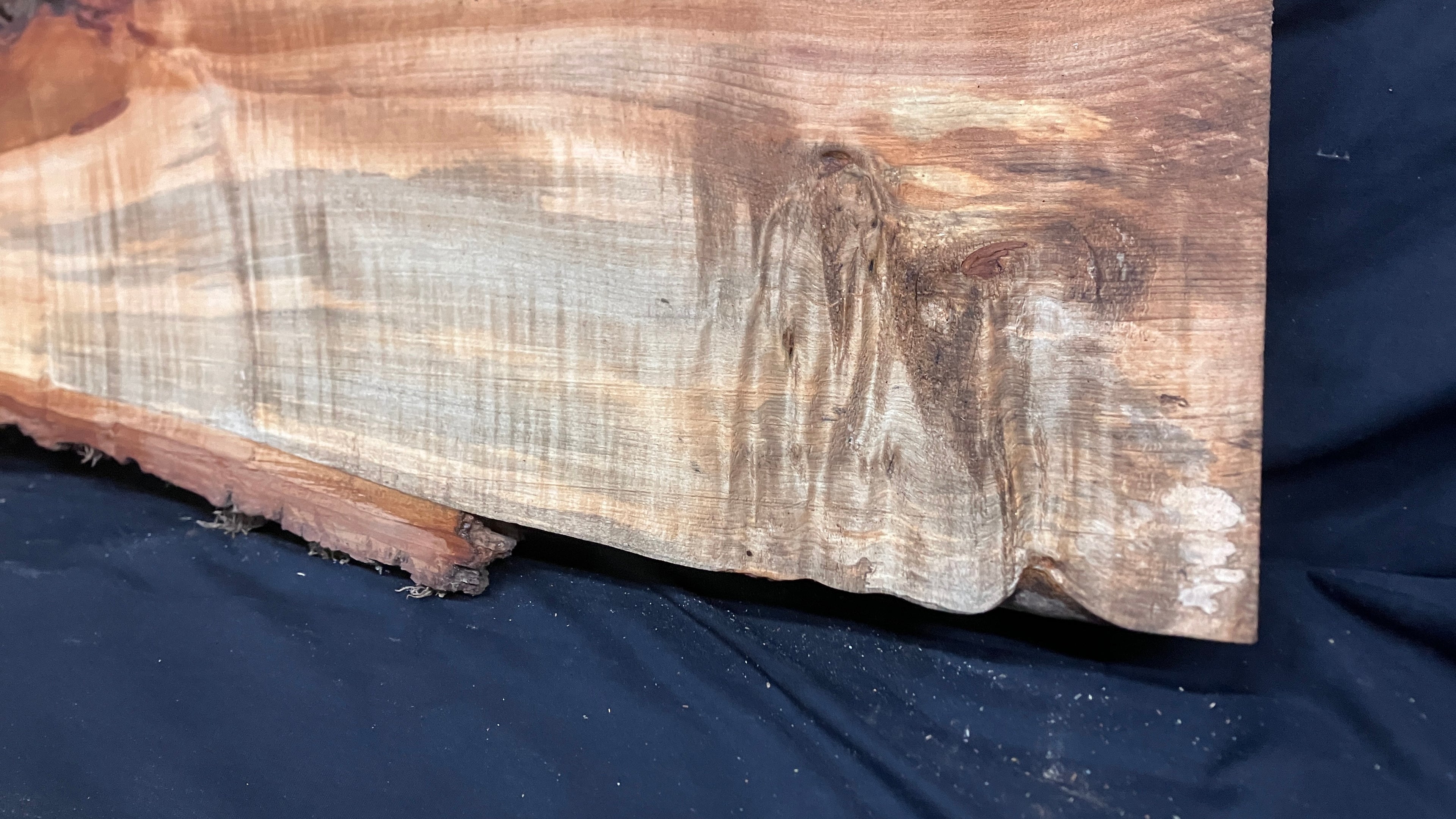 Wood shelf lime plank 1014 L x 301 W x 44 D (mm)    (180)