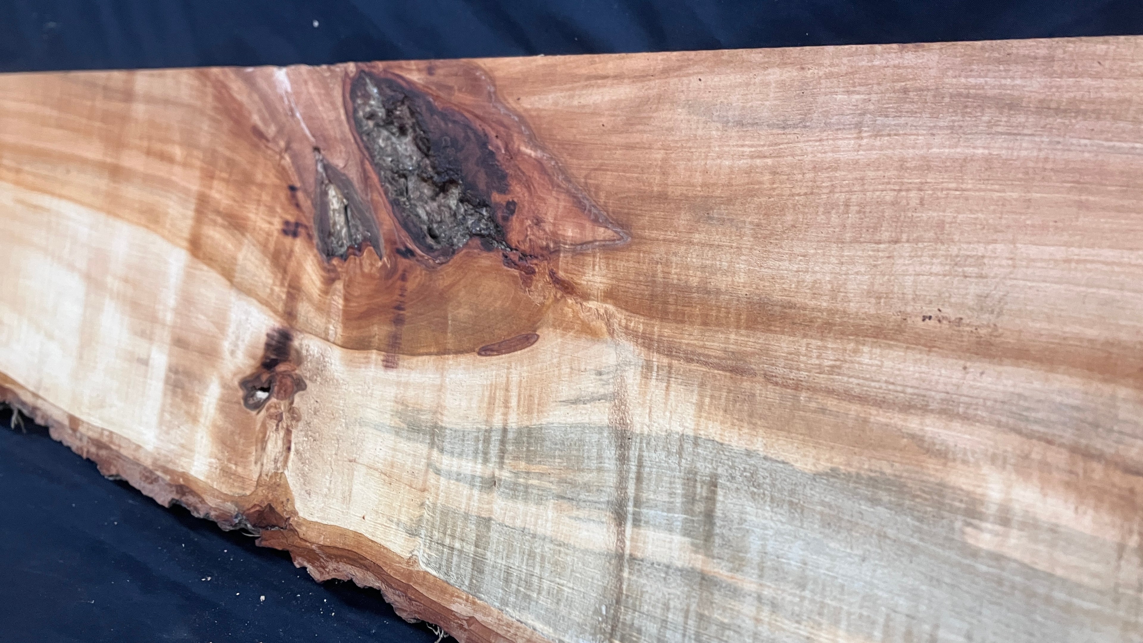 Wood shelf lime plank 1014 L x 301 W x 44 D (mm)    (180)