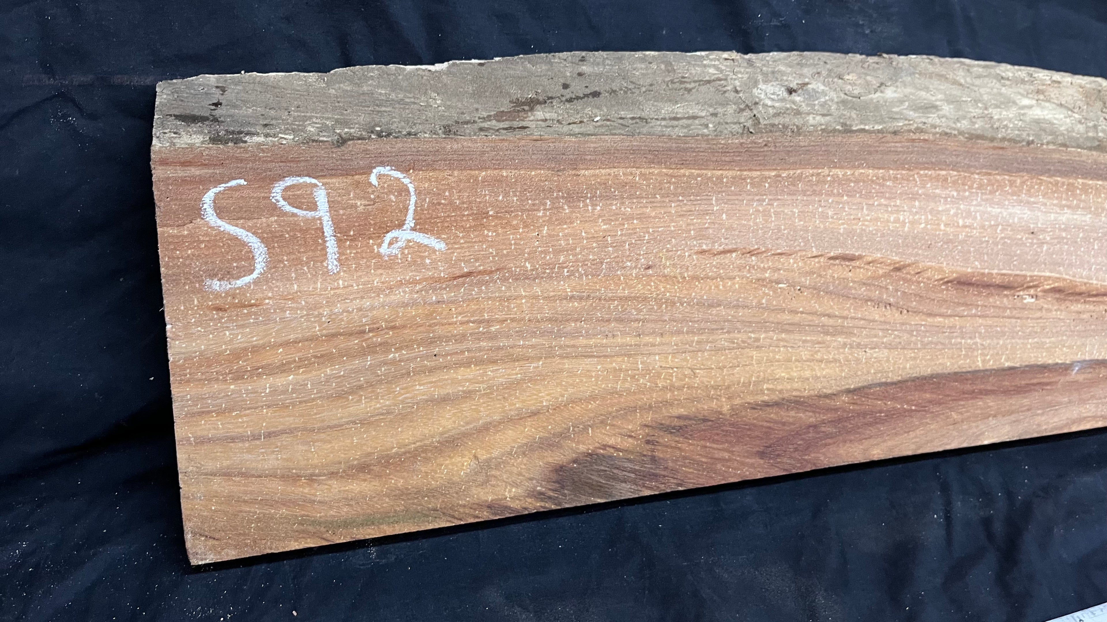 Elm reclaimed, plank, 1660 L x 231 W x 40 D mm    (mt592)