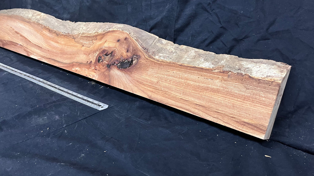 Elm reclaimed, plank, 1660 L x 231 W x 40 D mm    (mt592)