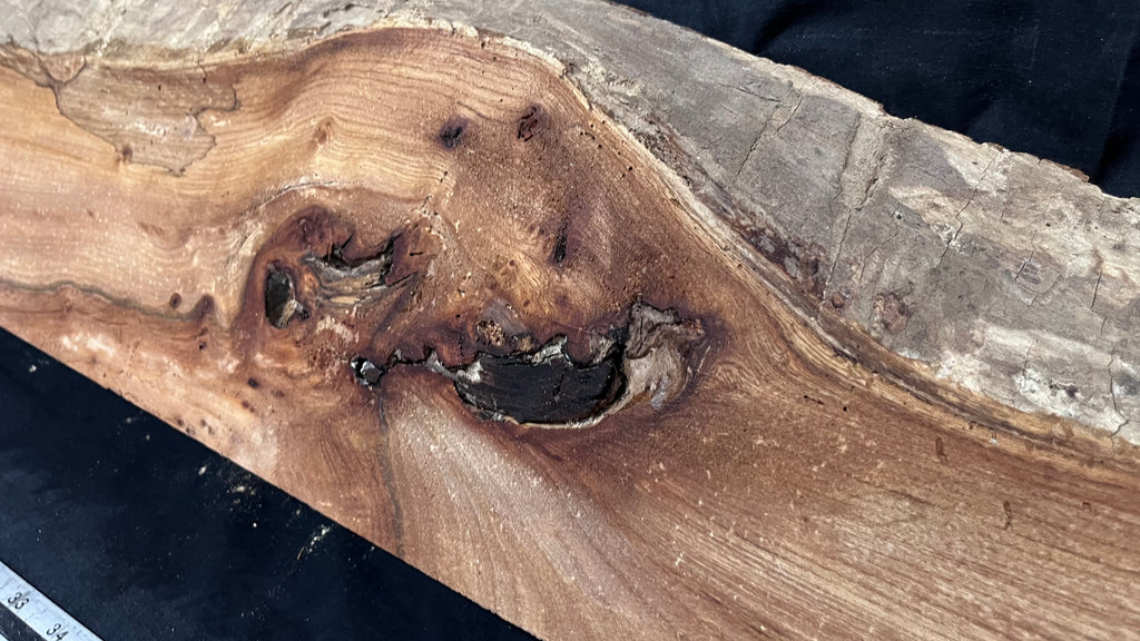 Elm reclaimed, plank, 1660 L x 231 W x 40 D mm    (mt592)