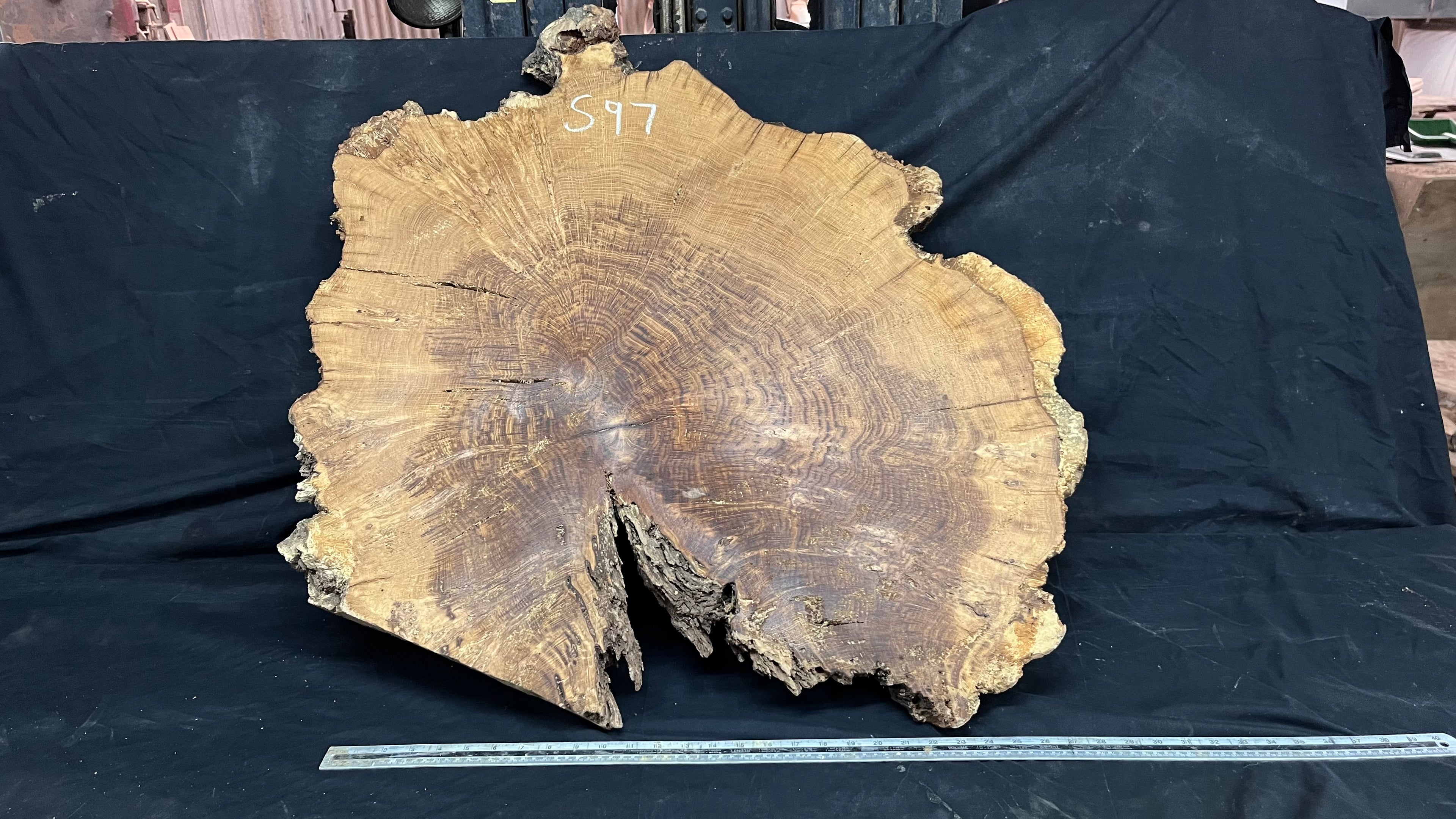 Brown Oak cookie, coffee table. craft wood, 885 L x 687 W x 44 D mm     (mf597)