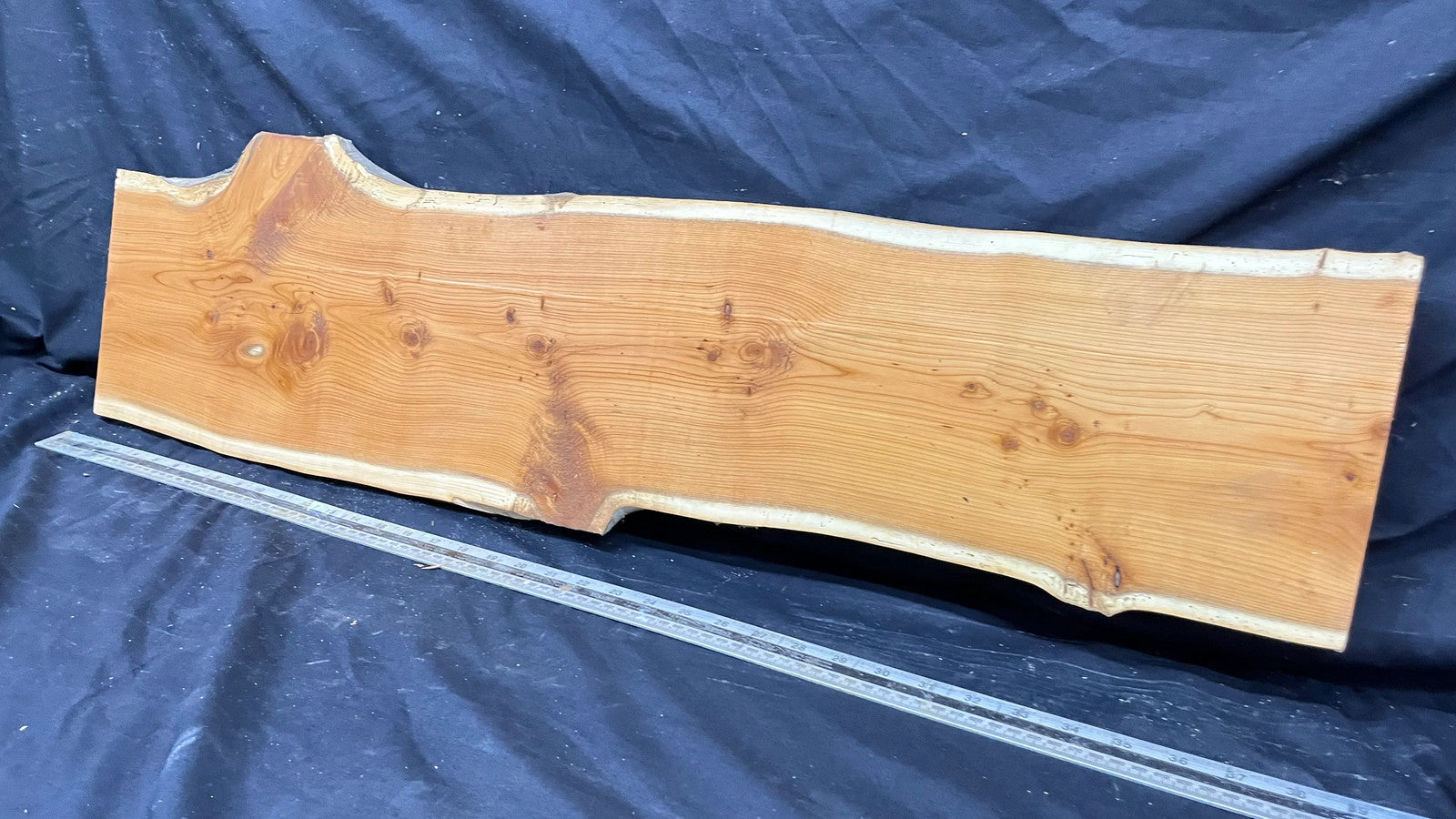 Hardwood yew, slab, board 971 L x 261 W x 37 D mm (324)