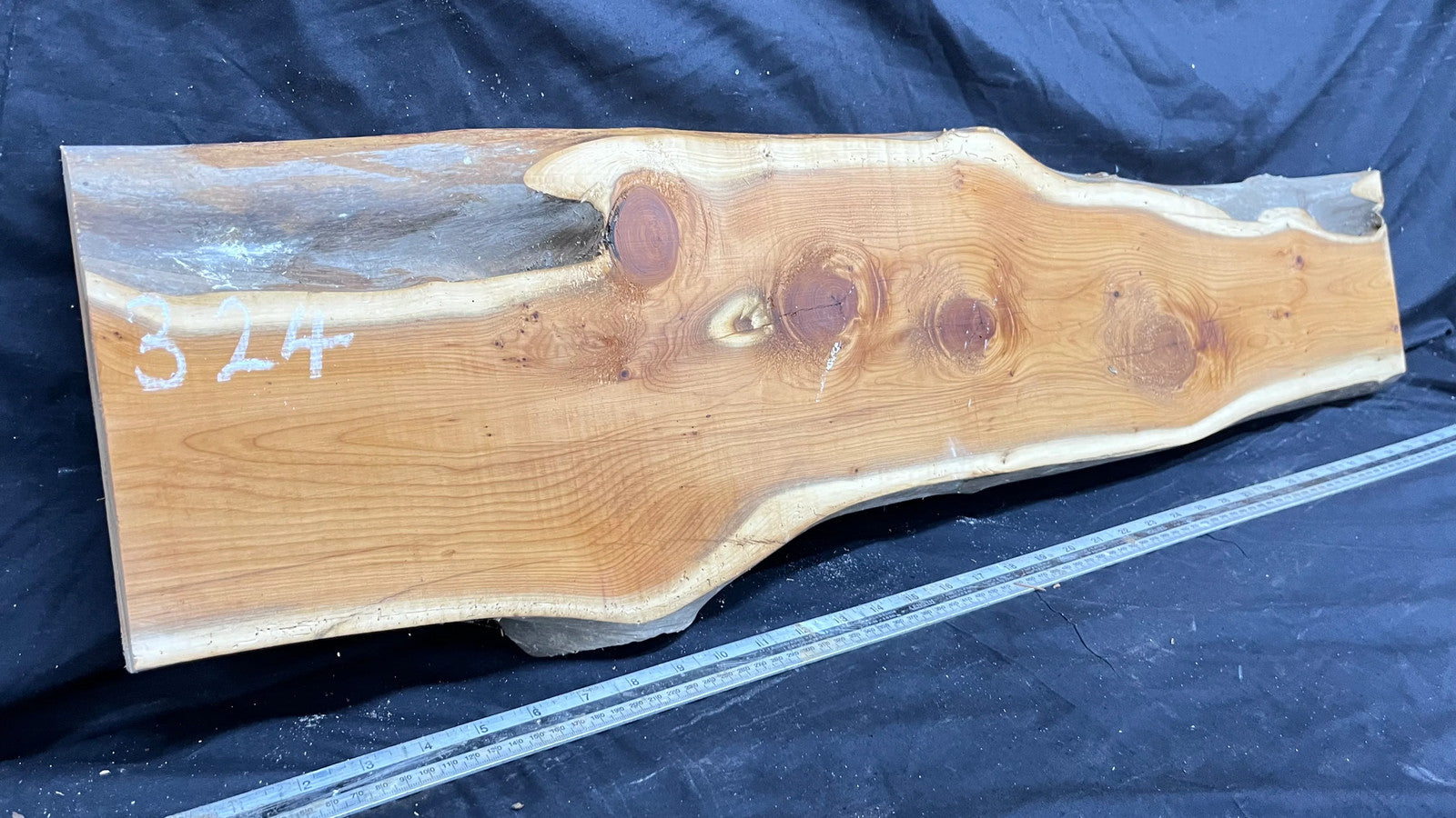 Hardwood yew, slab, board 971 L x 261 W x 37 D mm (324)