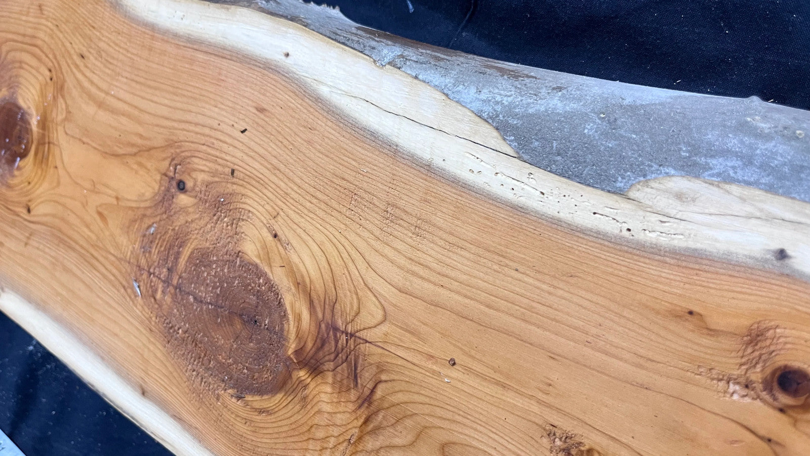 Hardwood yew, slab, board 971 L x 261 W x 37 D mm (324)