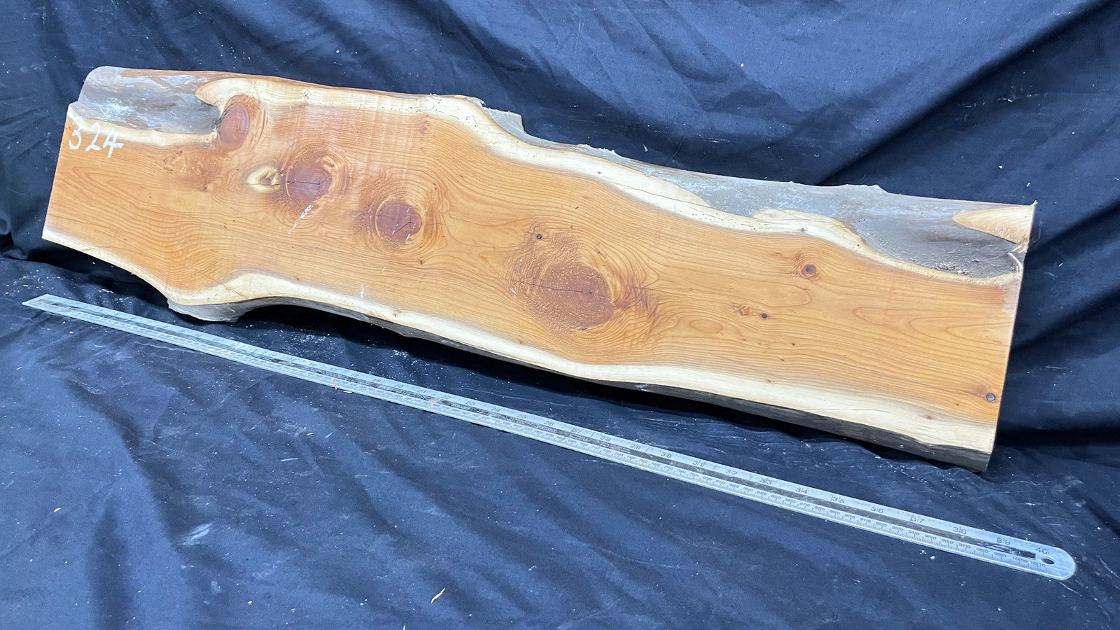 Hardwood yew, slab, board 971 L x 261 W x 37 D mm (324)