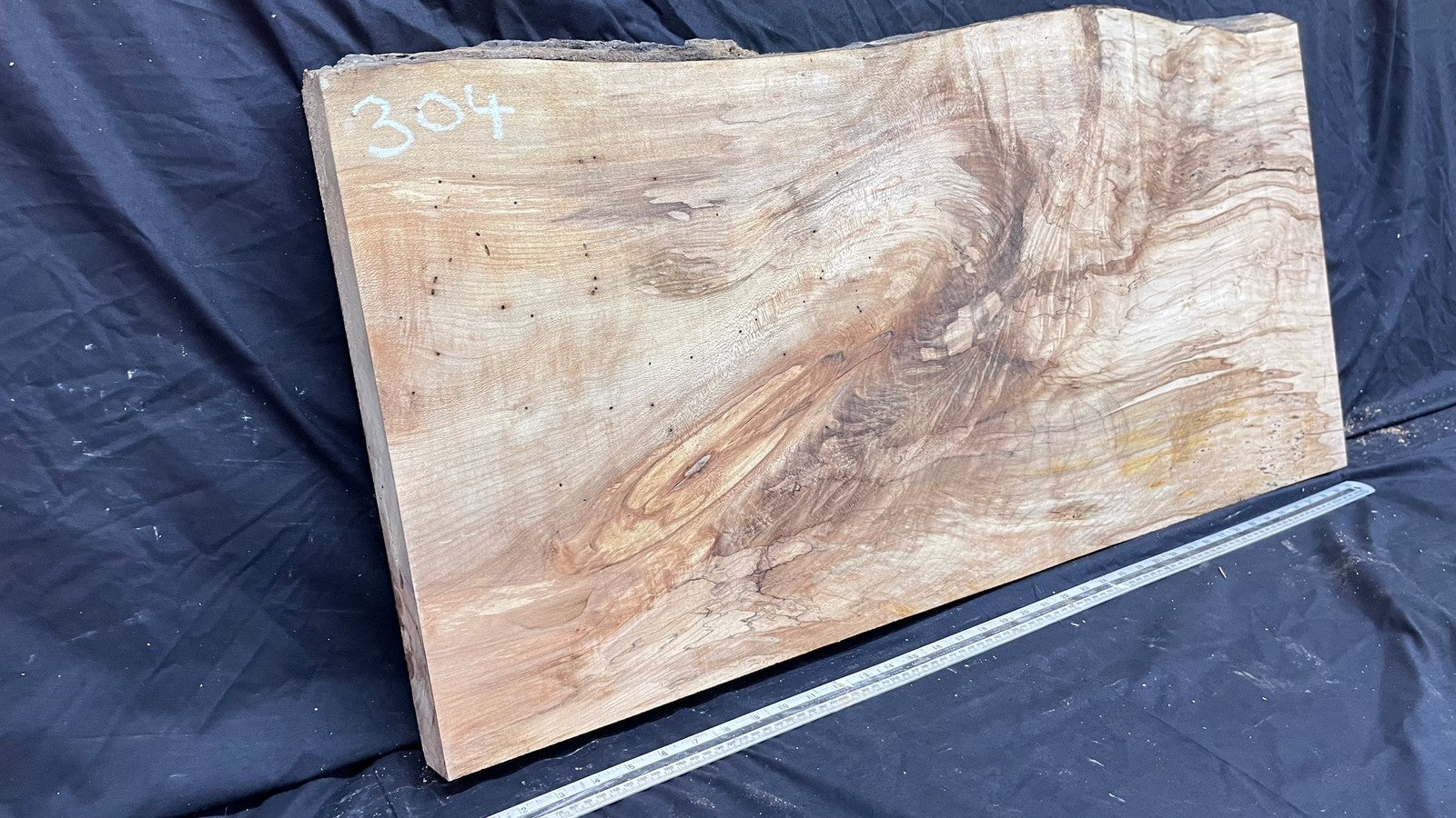 Sycamore wide plank, slab wood 1033 L x 507 W x 47 D (mm) (304)