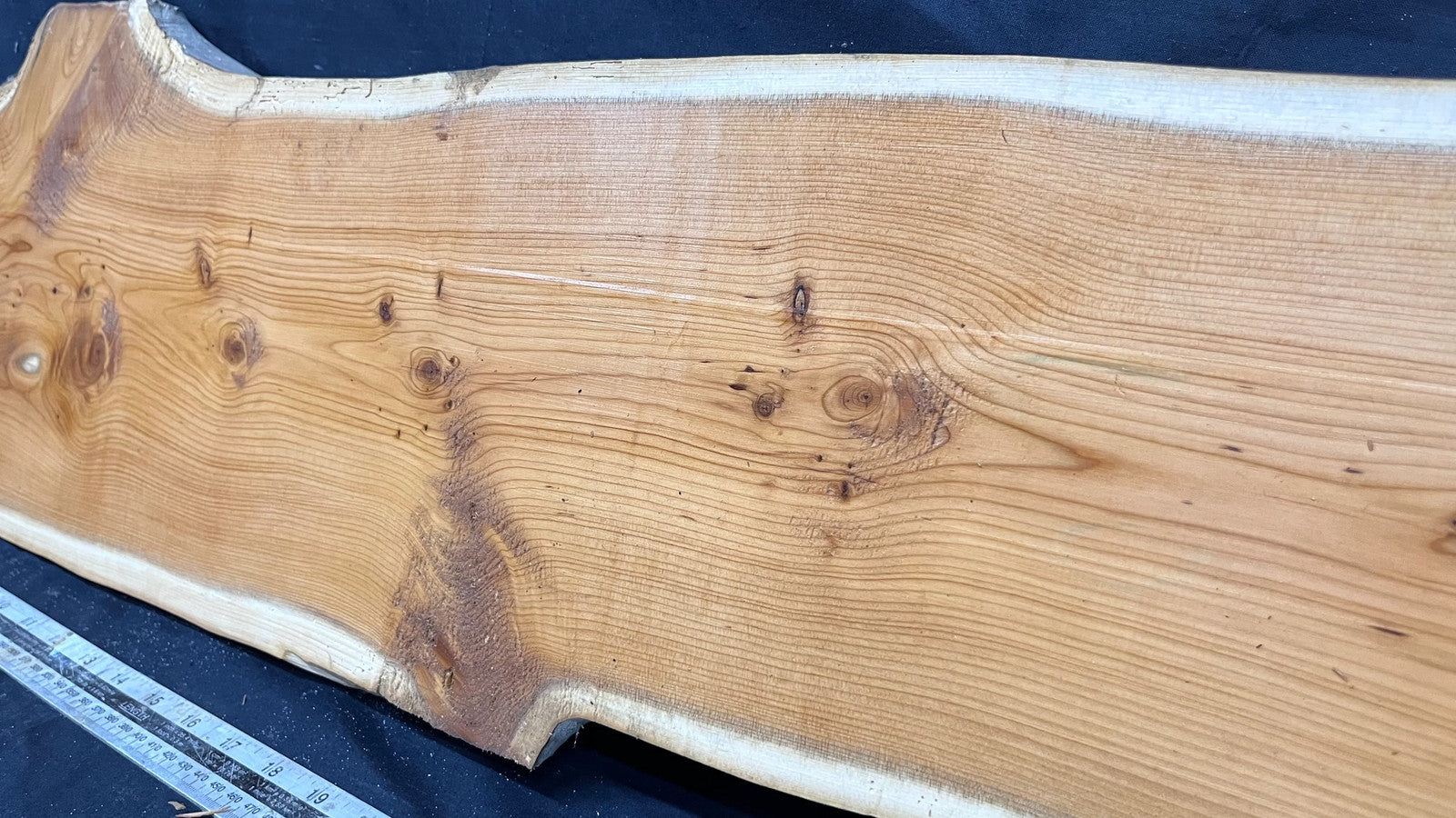 Hardwood yew, slab, board 971 L x 261 W x 37 D mm (324)
