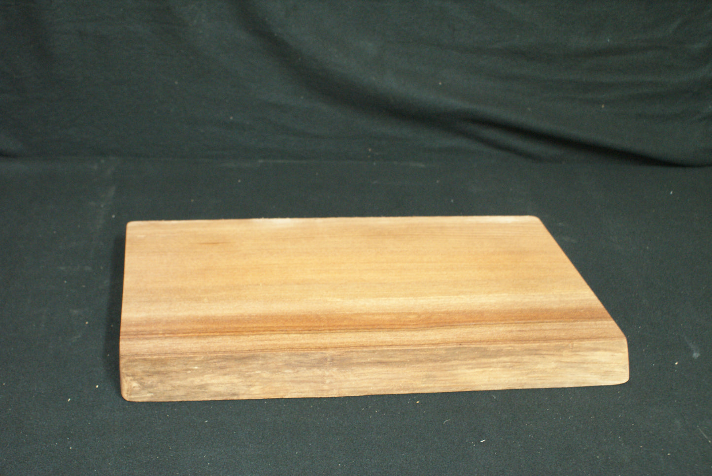 (196) Elm Large Chopping Board  527 L x 282 - 269 W x 40 D (mm)