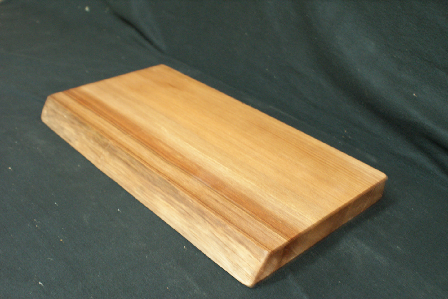 (196) Elm Large Chopping Board  527 L x 282 - 269 W x 40 D (mm)