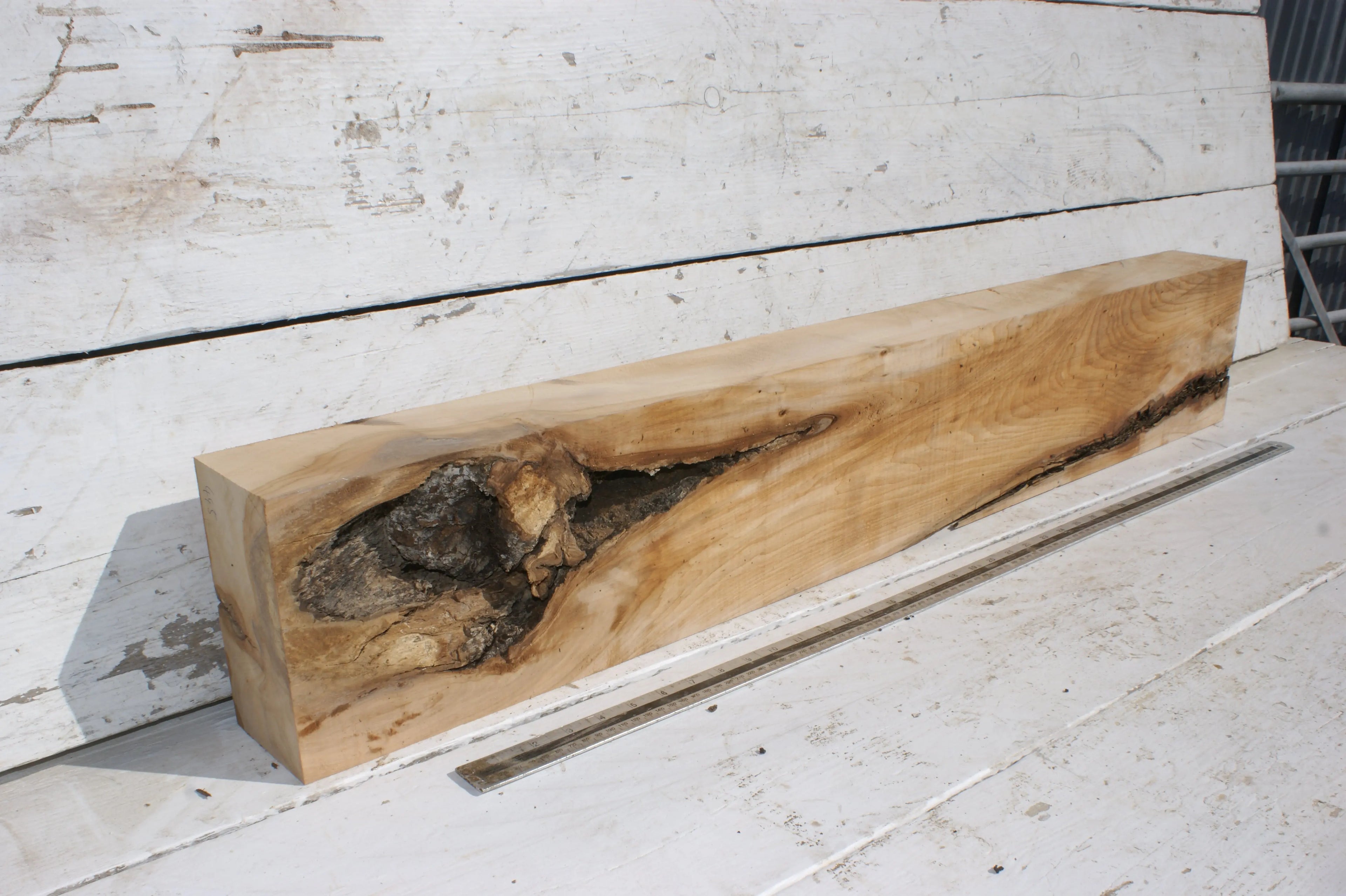LIME MANTLE  1132 L x 176 W x 88 D mm  (495) Lime