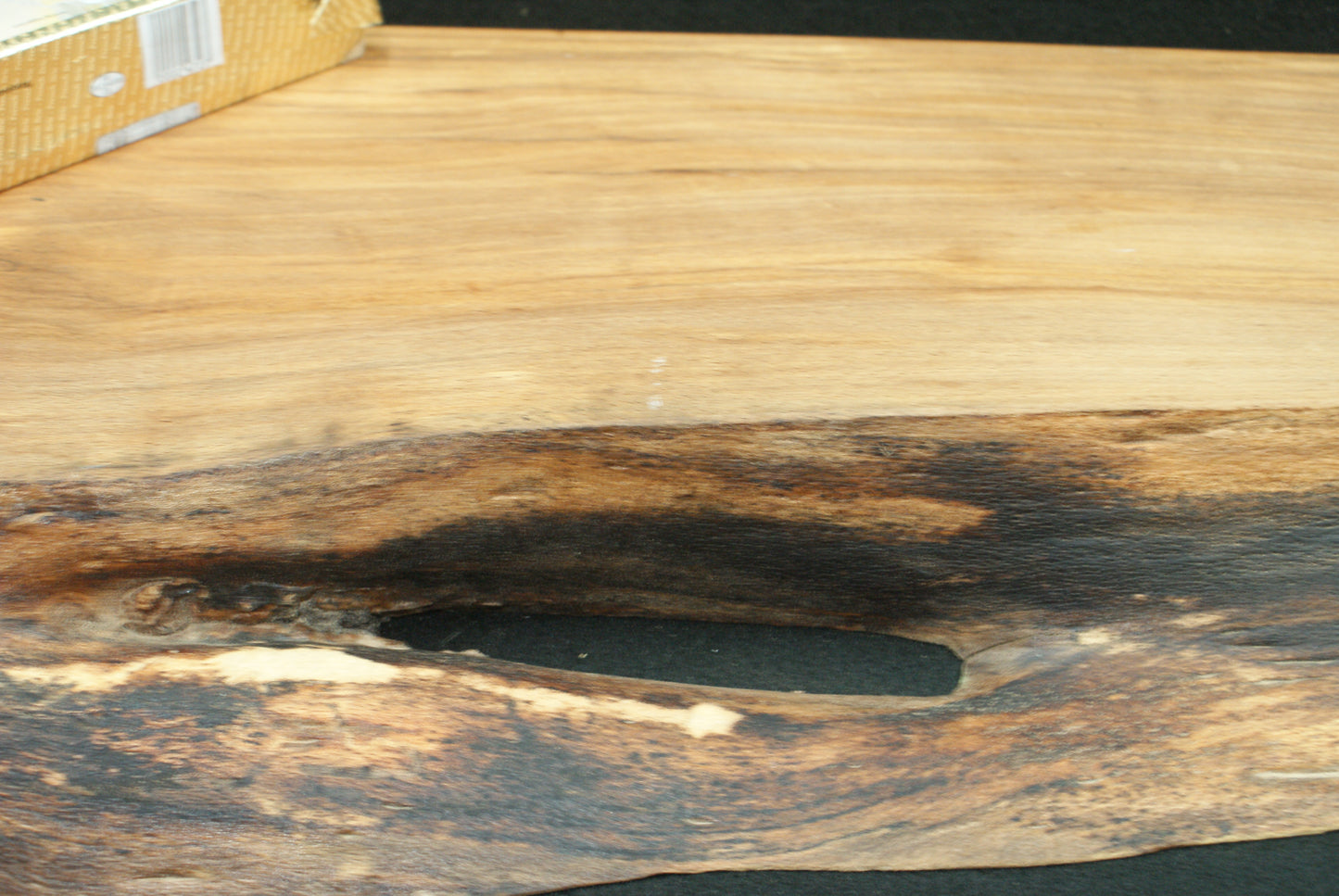 Chunky Beech Chopping board 610 L x 320 - 290 W x 70 D (mm)     (004)