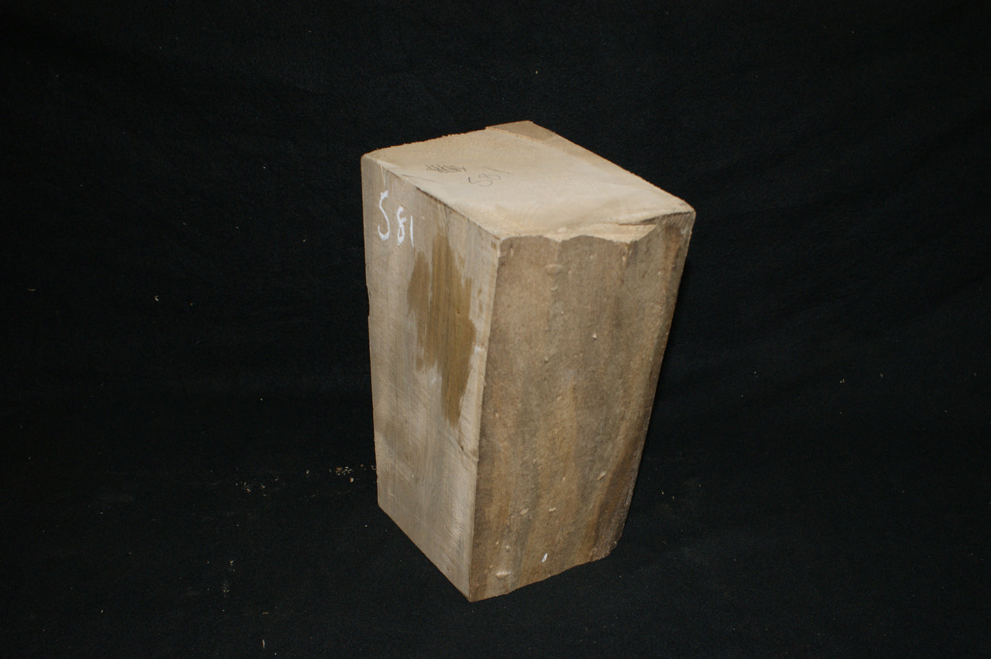 A GRADE LIME WOOD CARVING BLOCK. (81)
