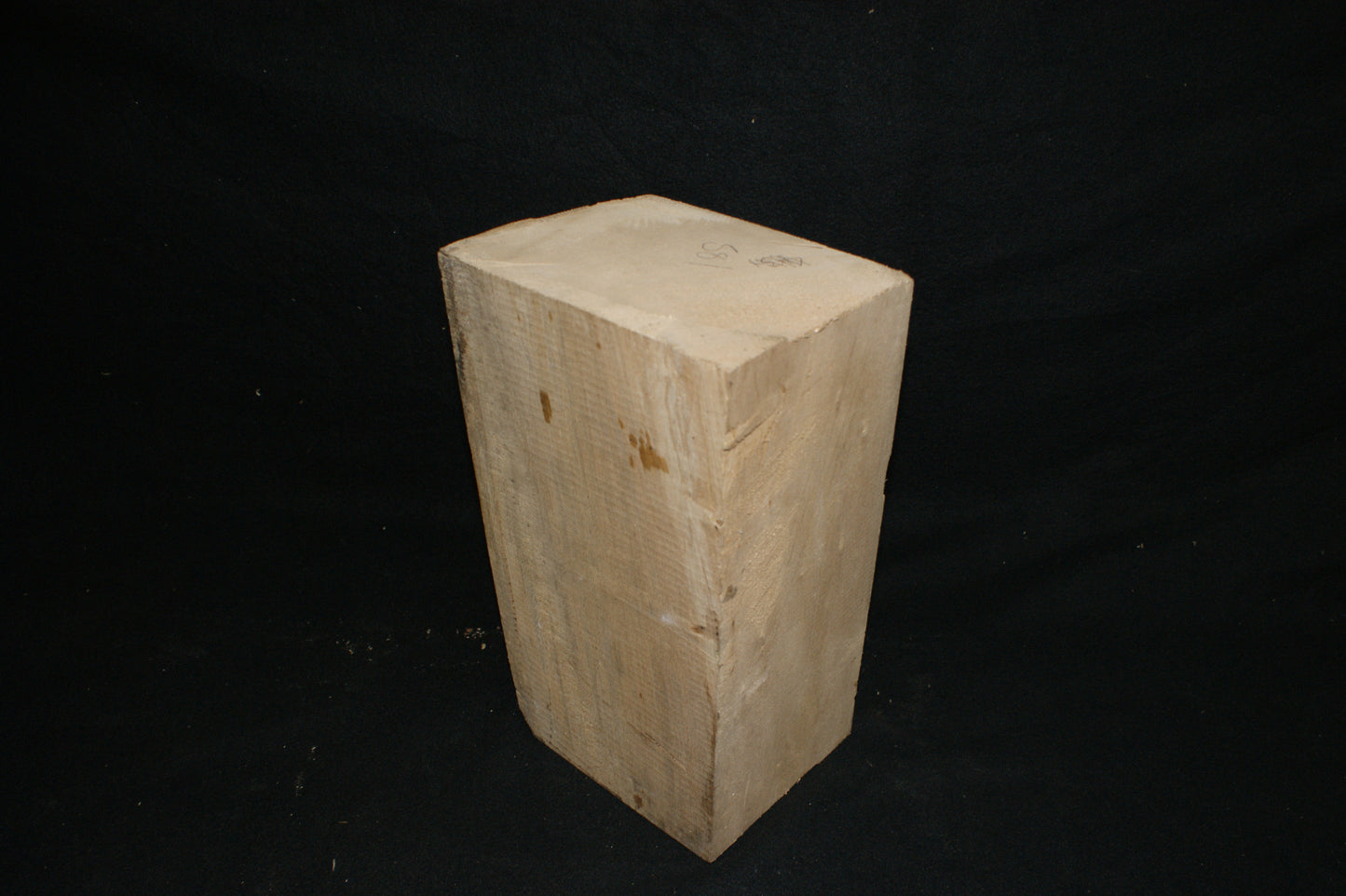 A GRADE LIME WOOD CARVING BLOCK. (81)