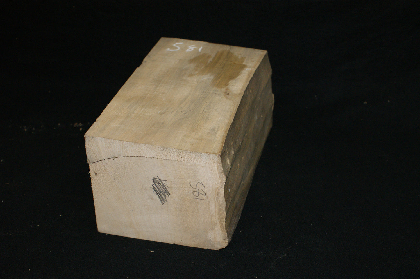 A GRADE LIME WOOD CARVING BLOCK. (81)