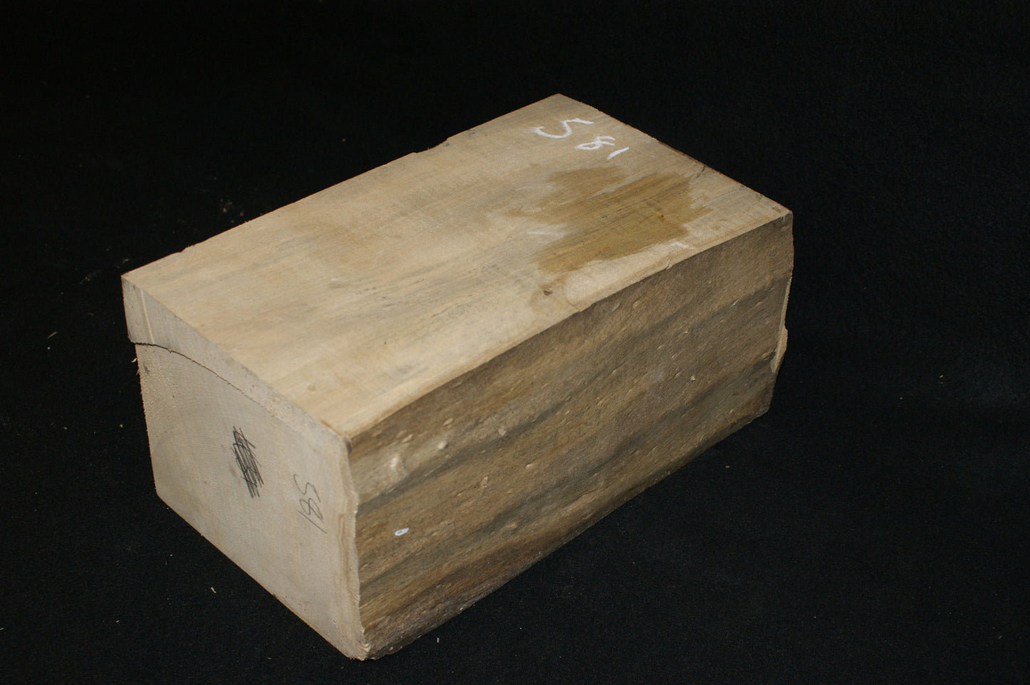 A GRADE LIME WOOD CARVING BLOCK. (81)