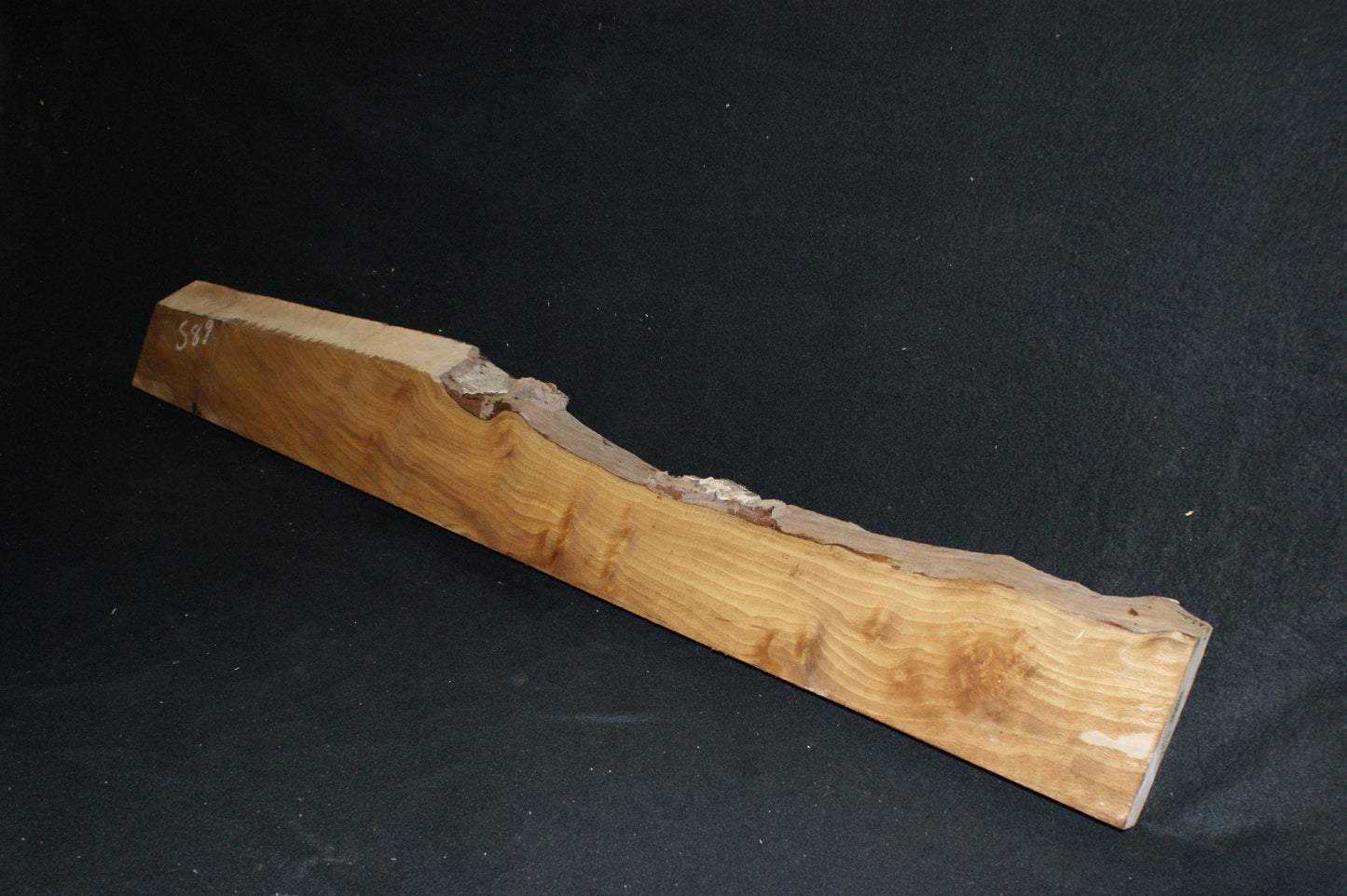 London Plane Mantle 1194 L x 166 - 110 W x 42 D (mm)  (589)