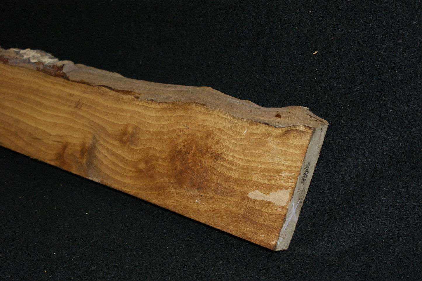 London Plane Mantle 1194 L x 166 - 110 W x 42 D (mm)  (589)