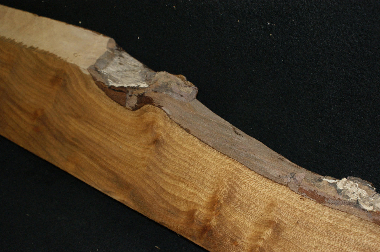 London Plane Mantle 1194 L x 166 - 110 W x 42 D (mm)  (589)