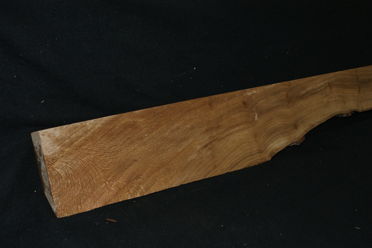 London Plane Mantle 1194 L x 166 - 110 W x 42 D (mm)  (589)