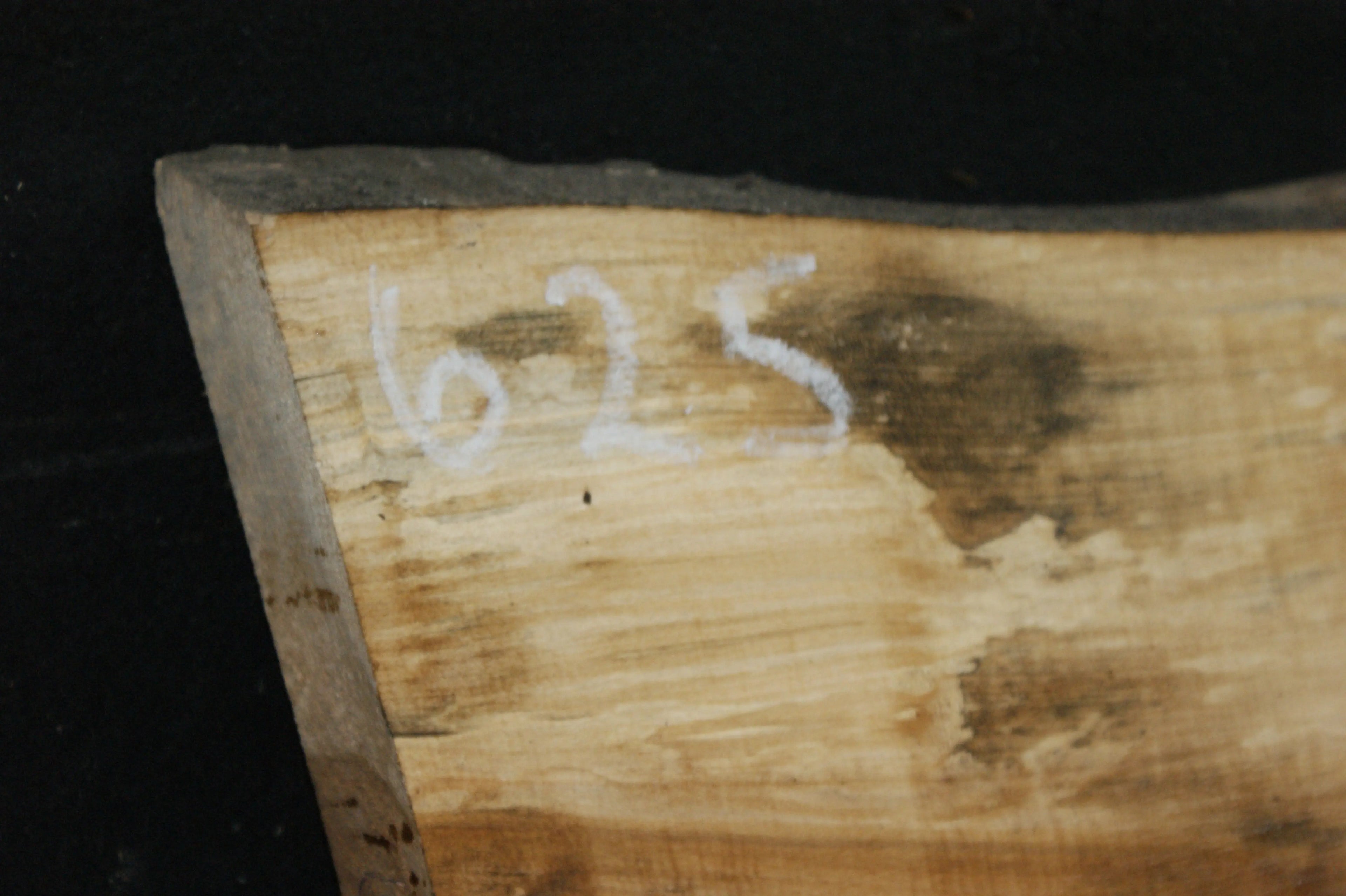 Lime wood   1036 L x 265 - 116 W x 45 D (mm)  (625) Lime