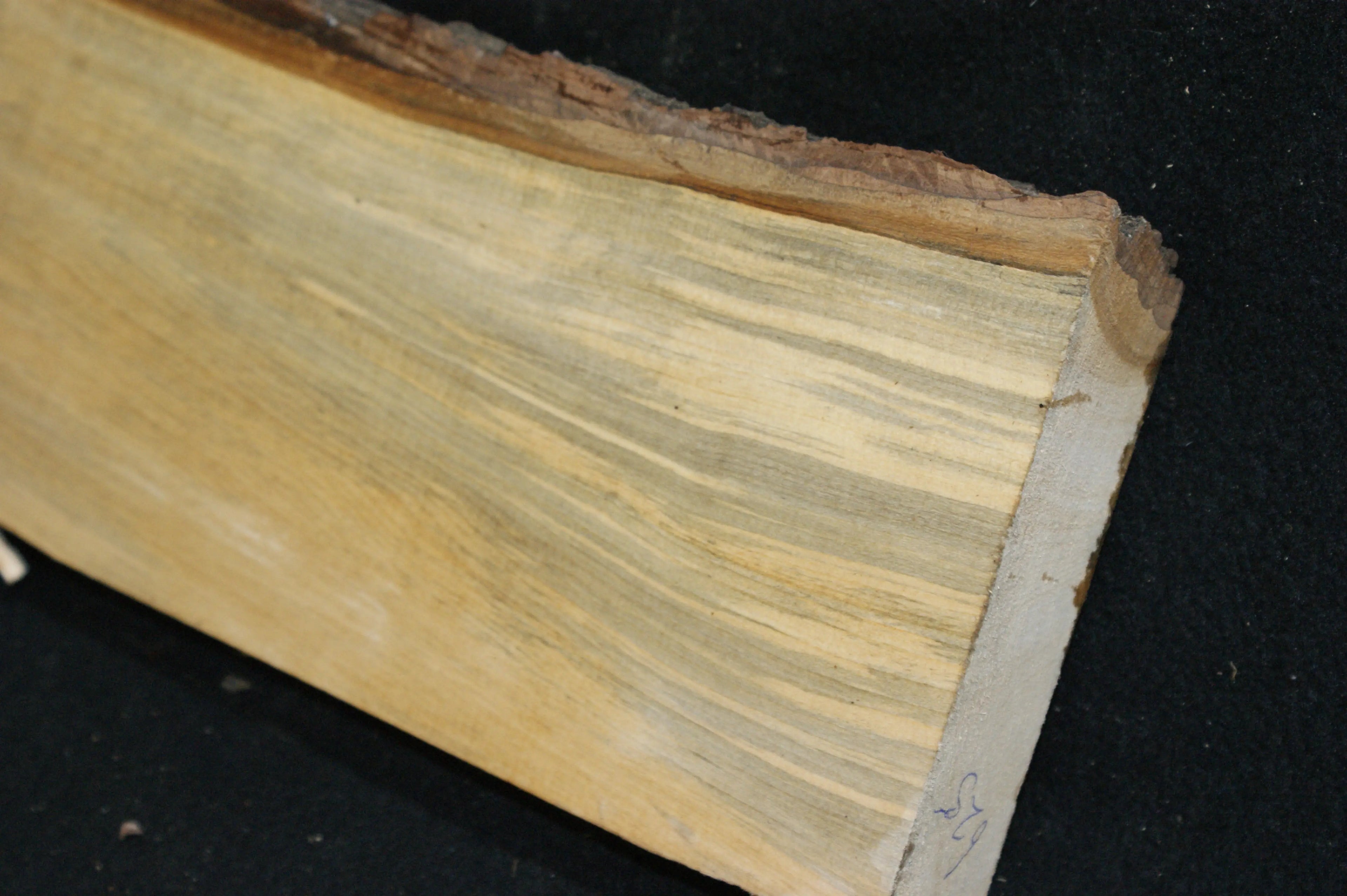 Lime wood   1036 L x 265 - 116 W x 45 D (mm)  (625) Lime