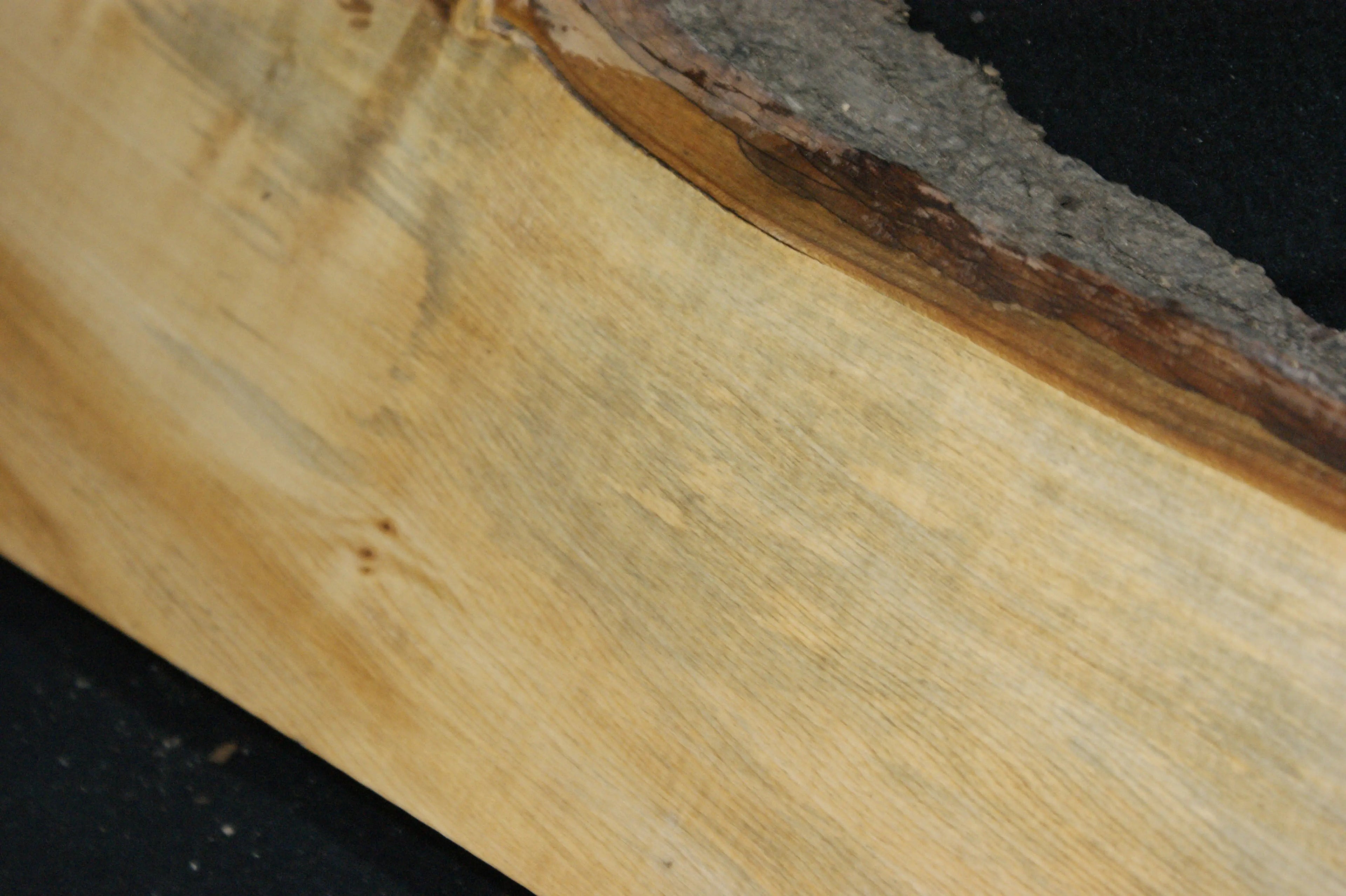 Lime wood   1036 L x 265 - 116 W x 45 D (mm)  (625) Lime