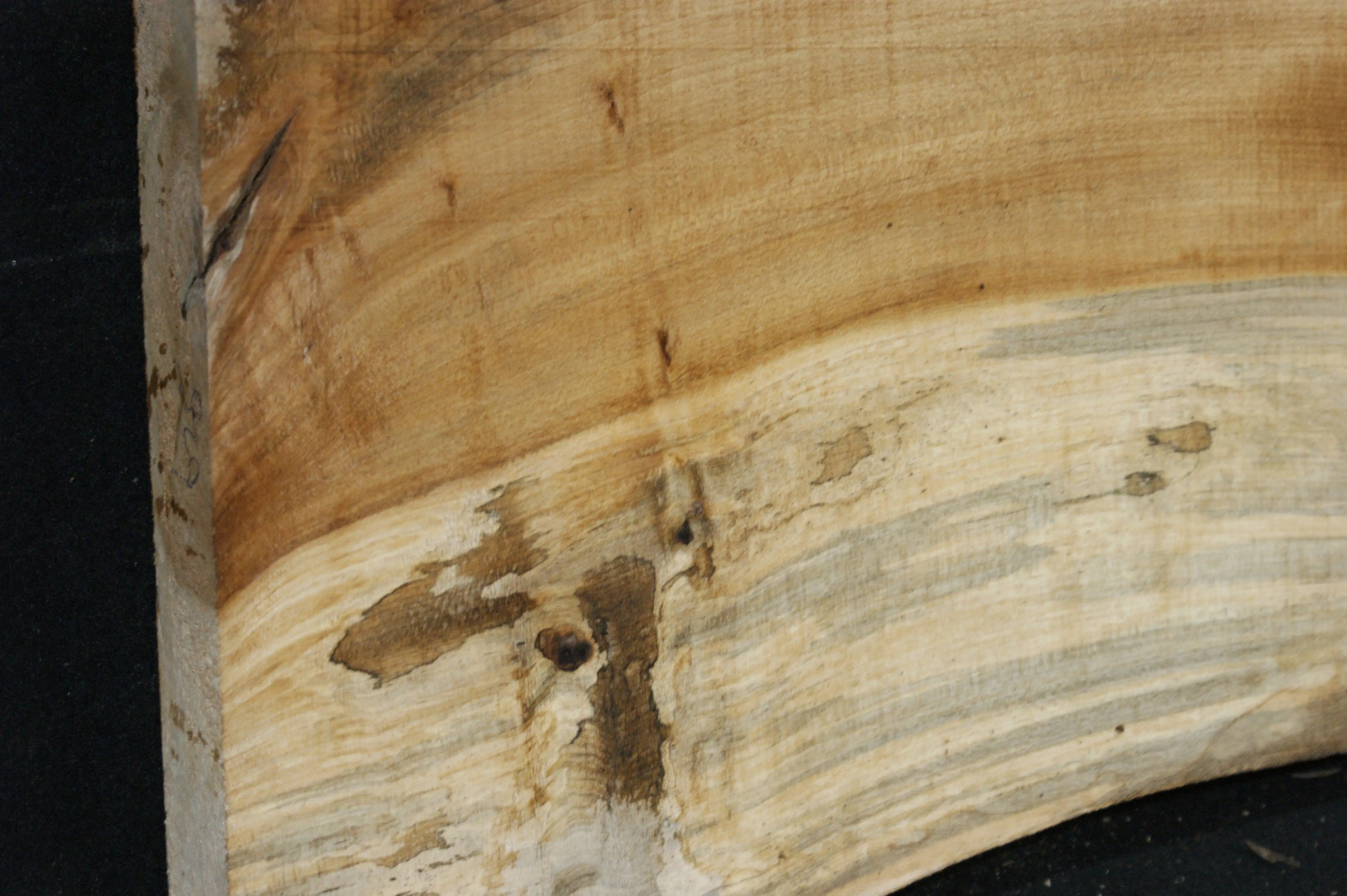Lime wood   1036 L x 265 - 116 W x 45 D (mm)  (625) Lime