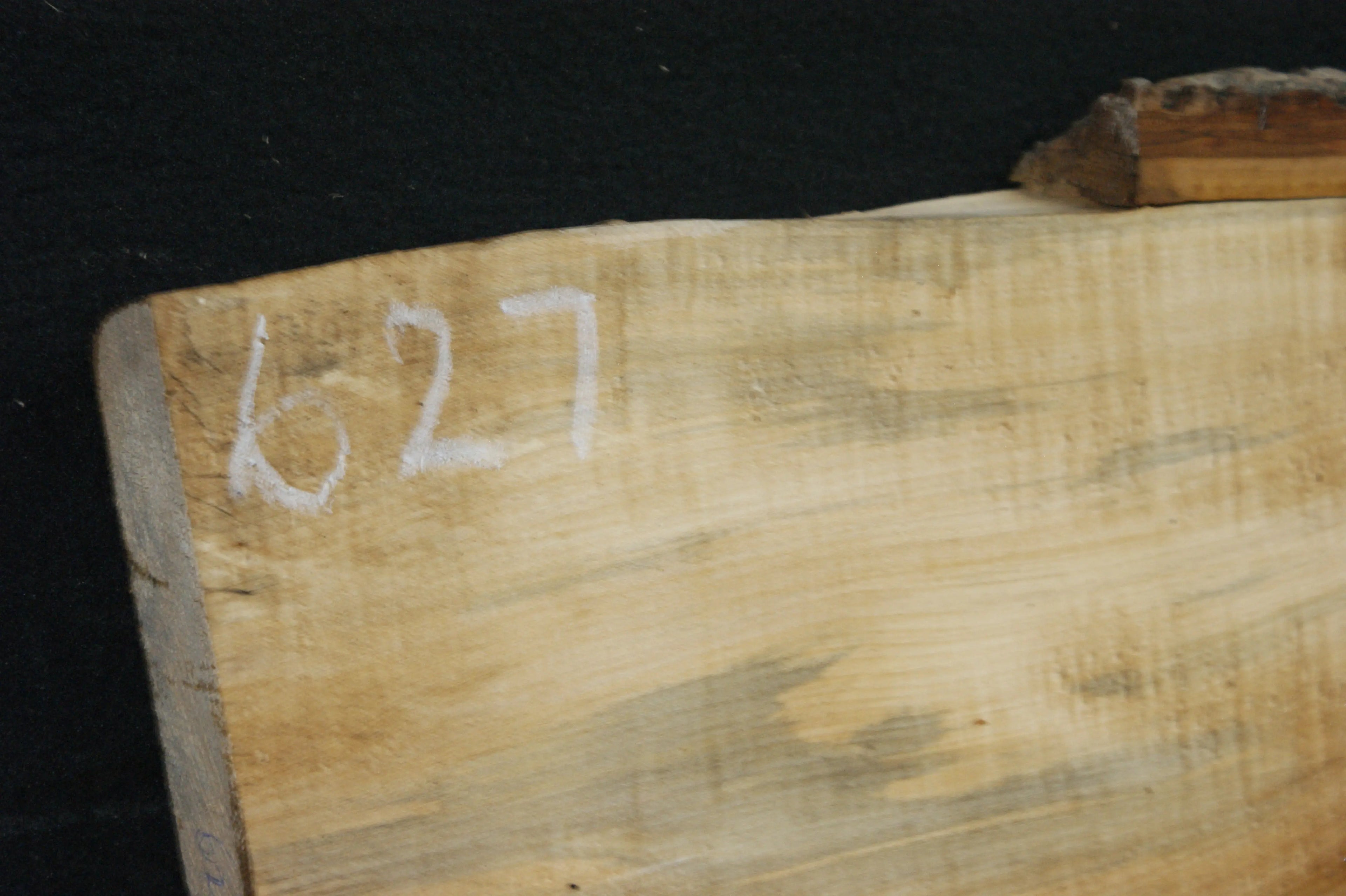 Lime wood   987 L x 270 - 165 W x 41 D (mm)   (627) Lime