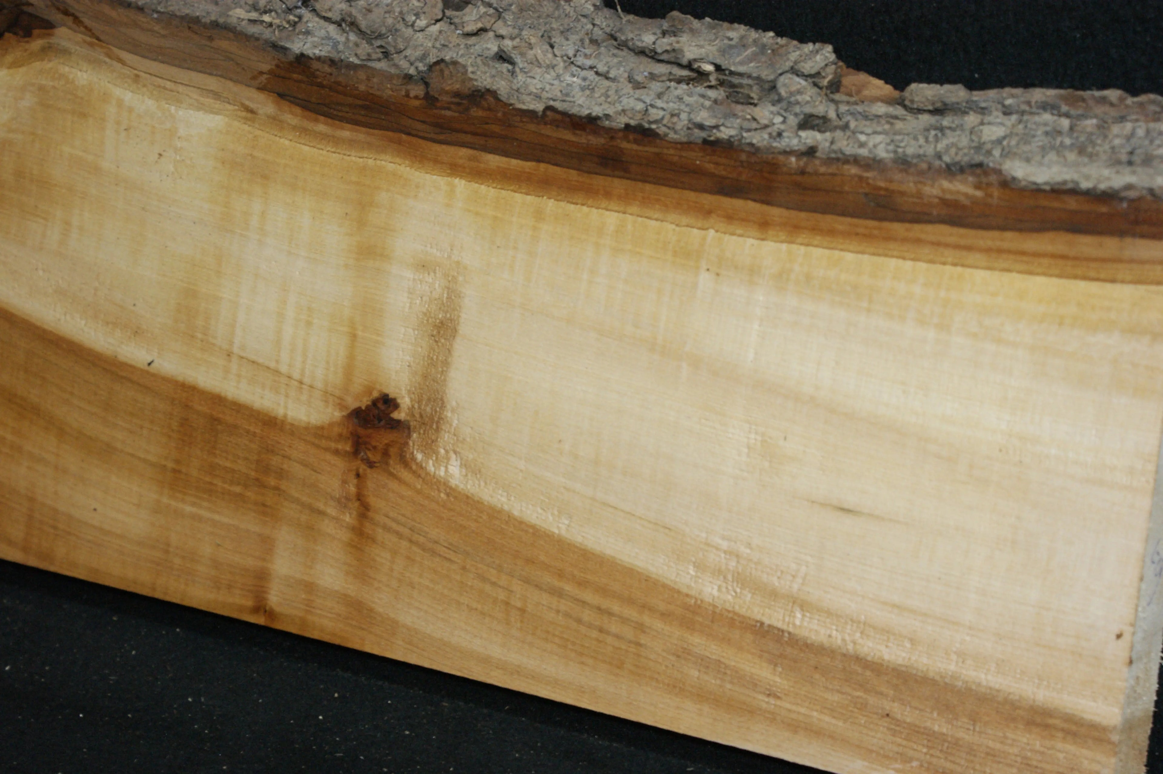 Lime wood   987 L x 270 - 165 W x 41 D (mm)   (627) Lime